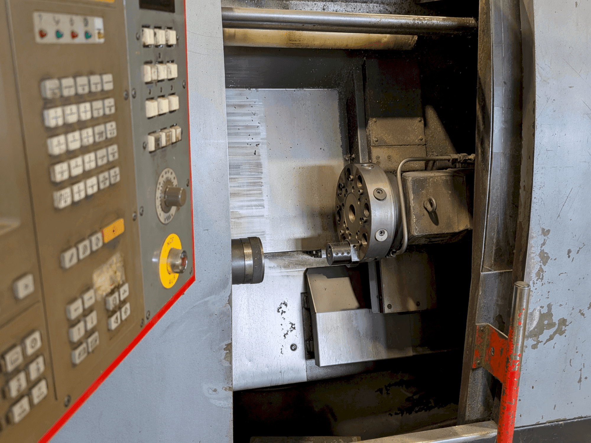 Vue de face de la machine EMCO EMCOturn 340