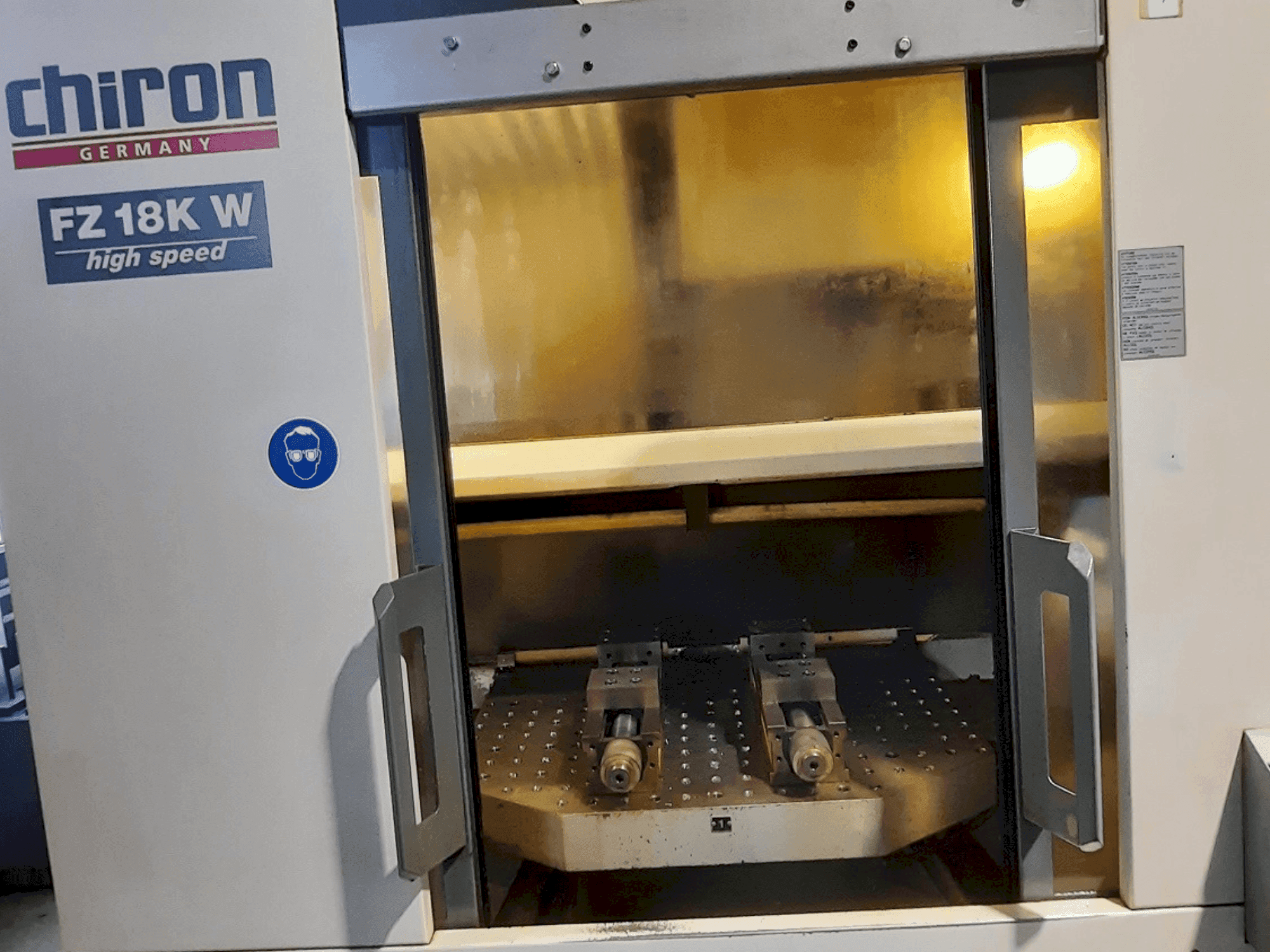 Vue de face de la machine CHIRON FZ 18 KW