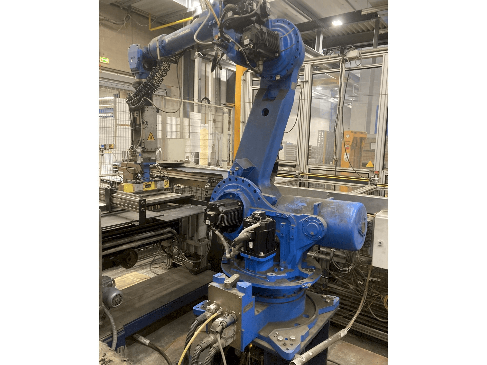 Vue de face de la machine Yaskawa Motoman ES165