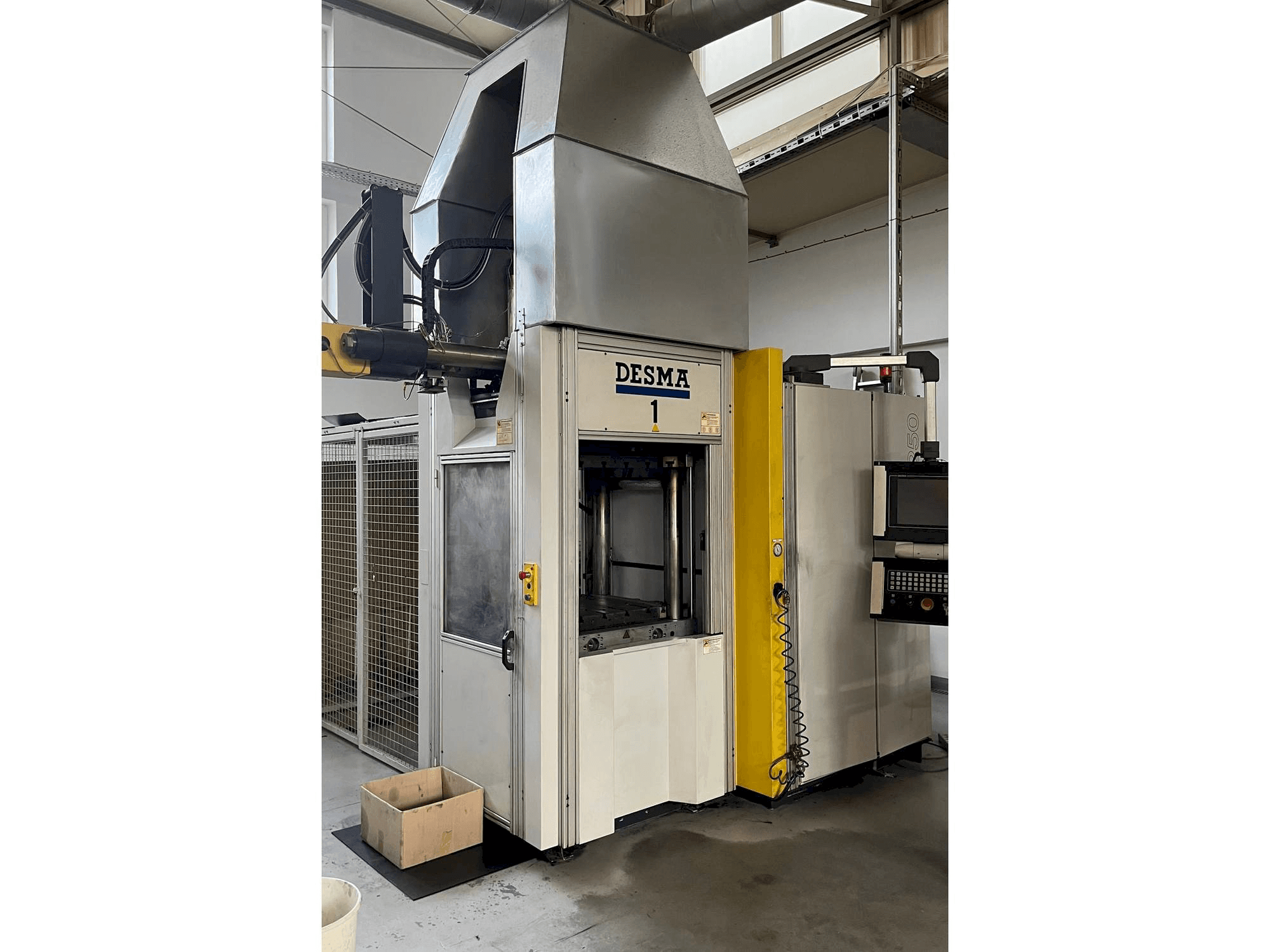 Vue de face de la machine Kloeckner Desma 968.250 ZO