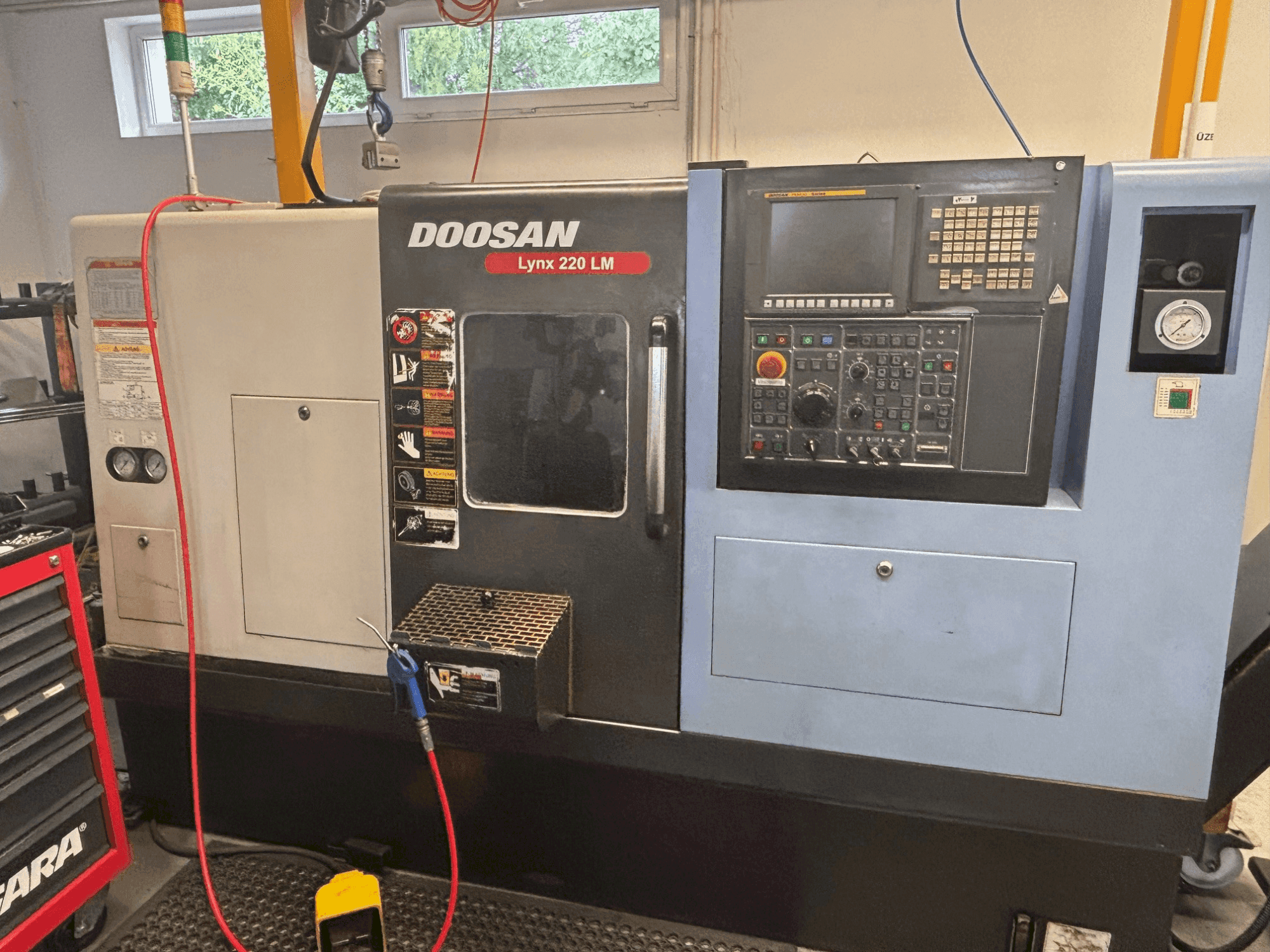 Vue de face de la machine DOOSAN LYNX 200 LM