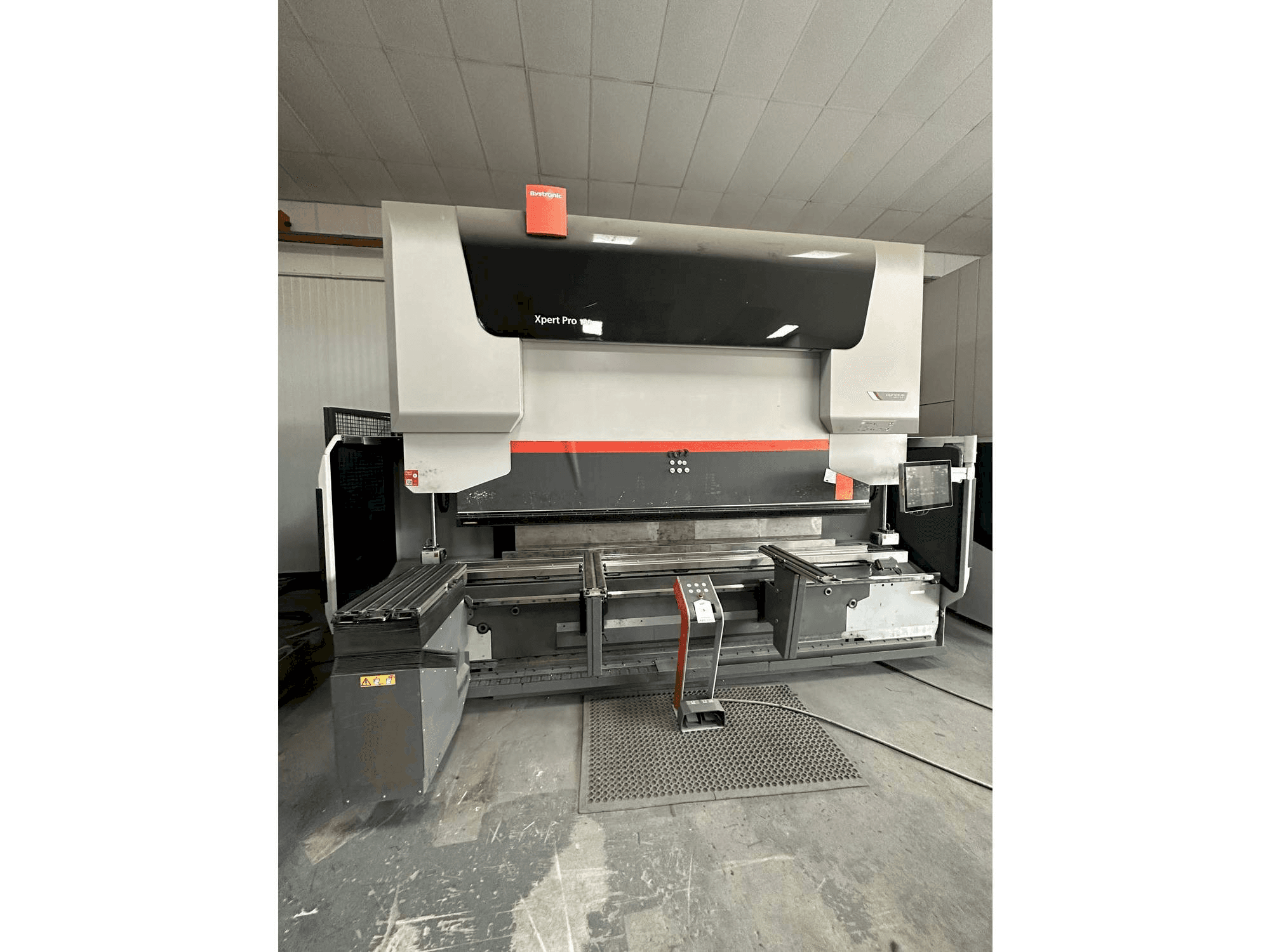 Vue de face de la machine Bystronic Xpert 150/3100