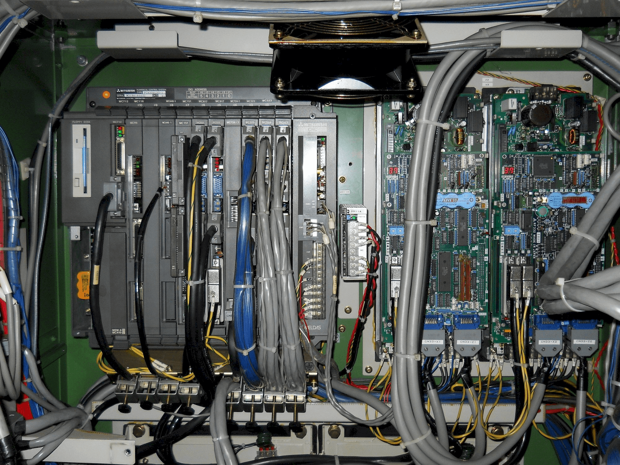 Vue de face de la machine Mazak Multiplex 610