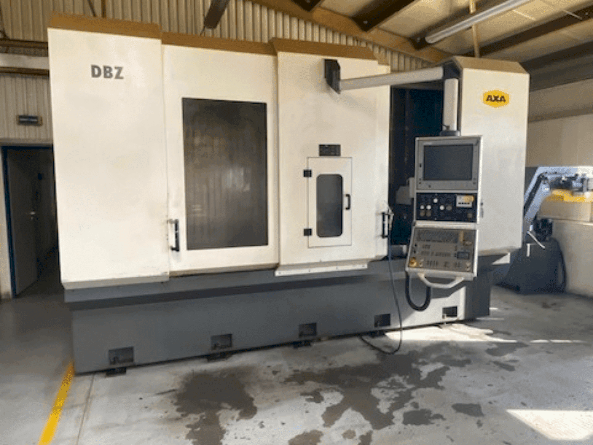 Vue de face de la machine AXA DBZ