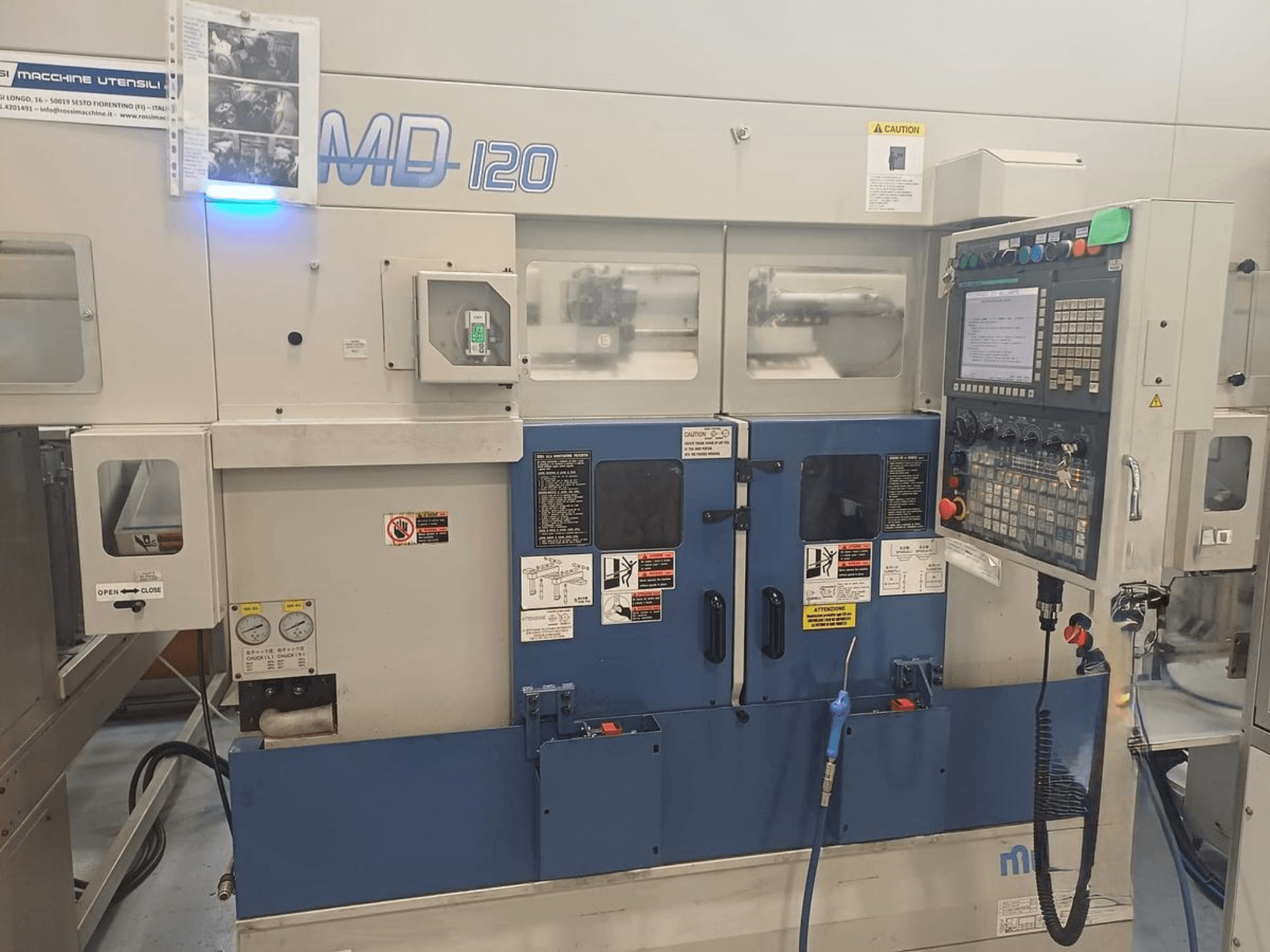 Tour horizontal MURATEC MD 120, vue de face montrant le panneau de commande, la porte et les manomètres.