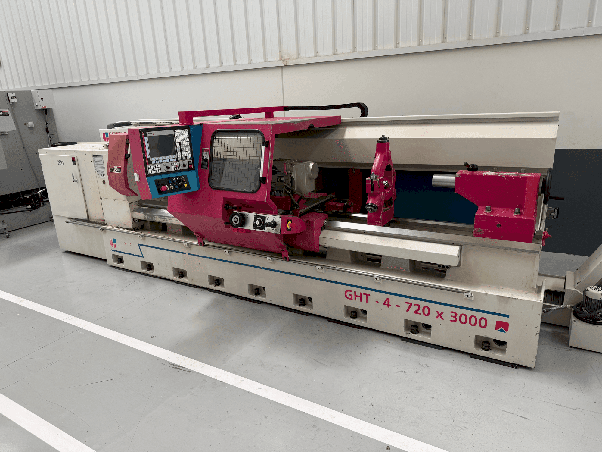 Vue de face de la machine Geminis GHT-4 720 x 3000
