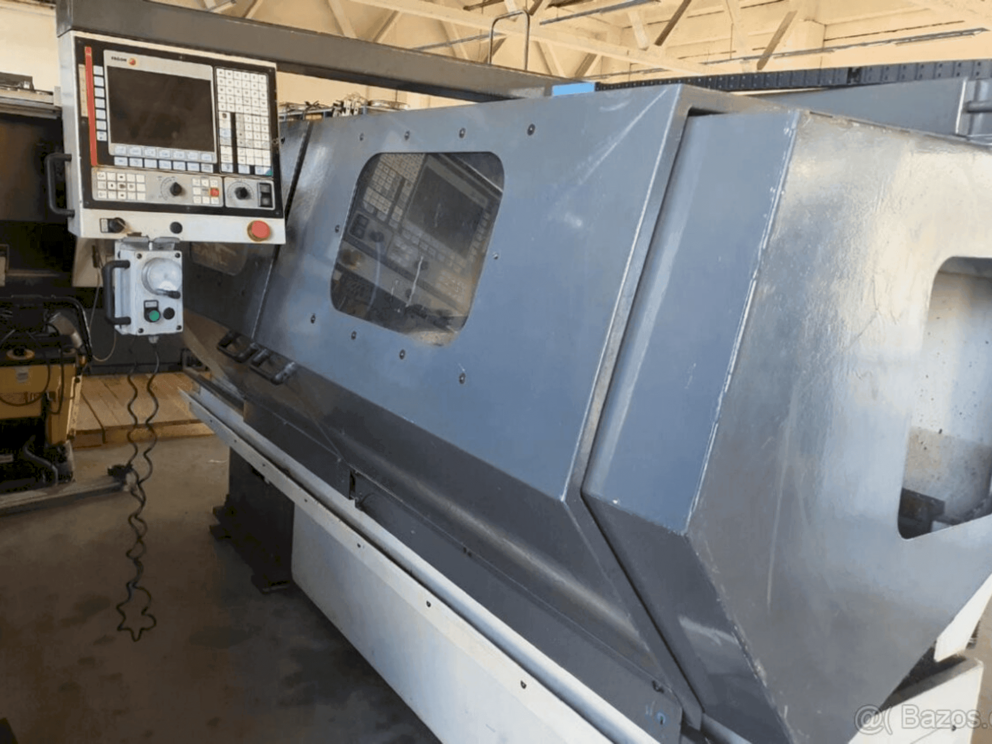 Vue de face de la machine Pinacho Taurus 260 (2000)