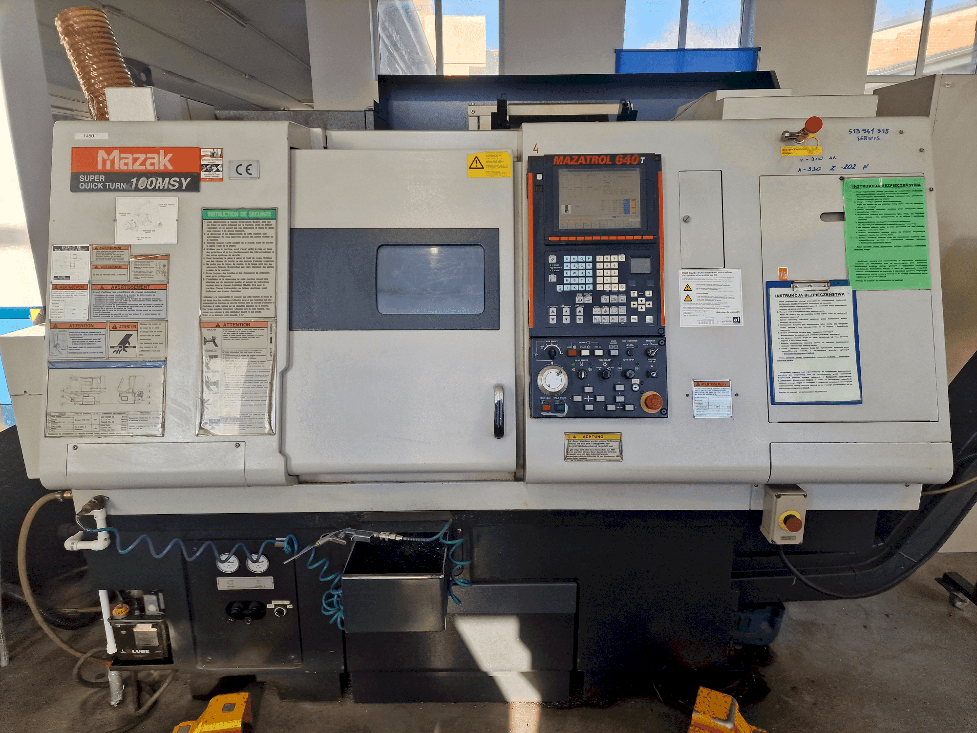 Vue de face de la machine Mazak SQT-100MSY