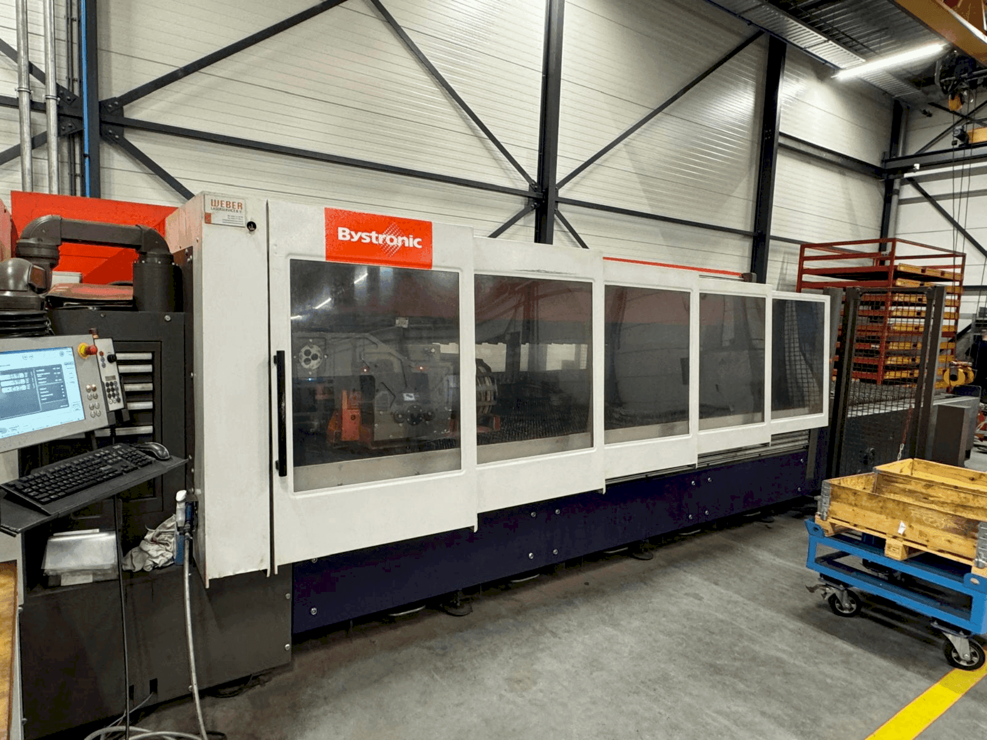Vue de face de la machine Bystronic BySpeed 3015