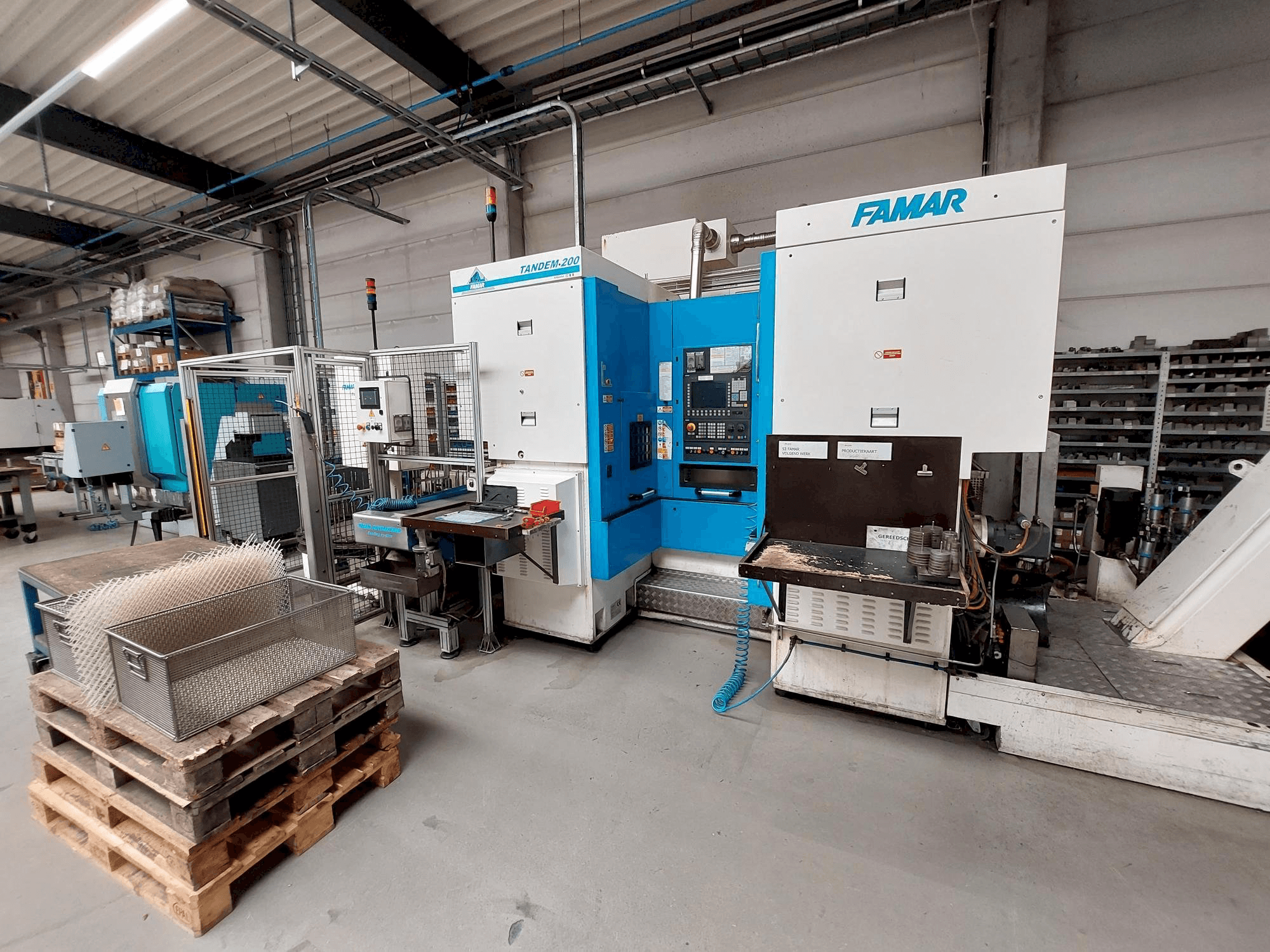 Vue de face de la machine Famar Tandem 200