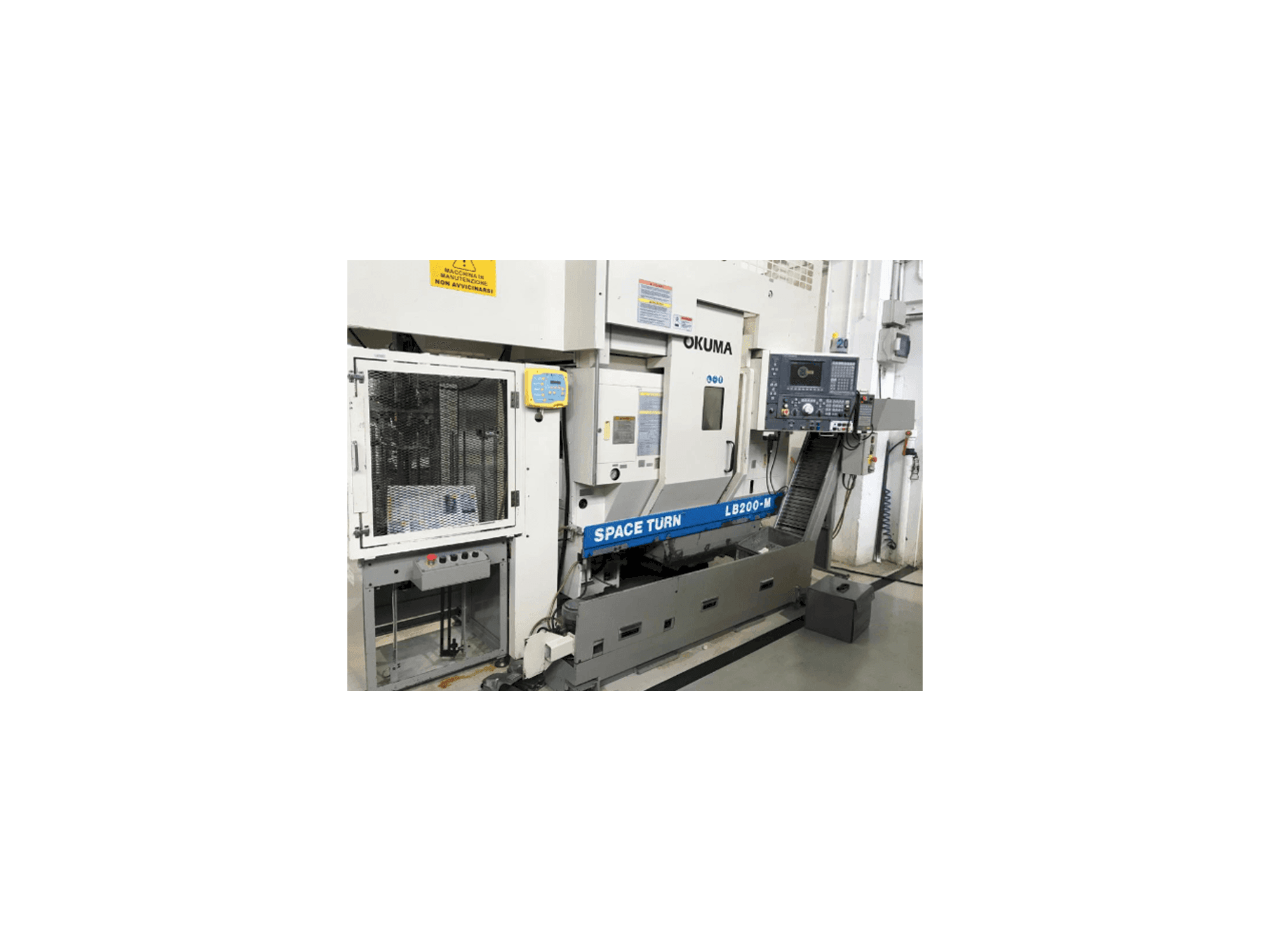 Vue de face de la machine Okuma LB 200 M