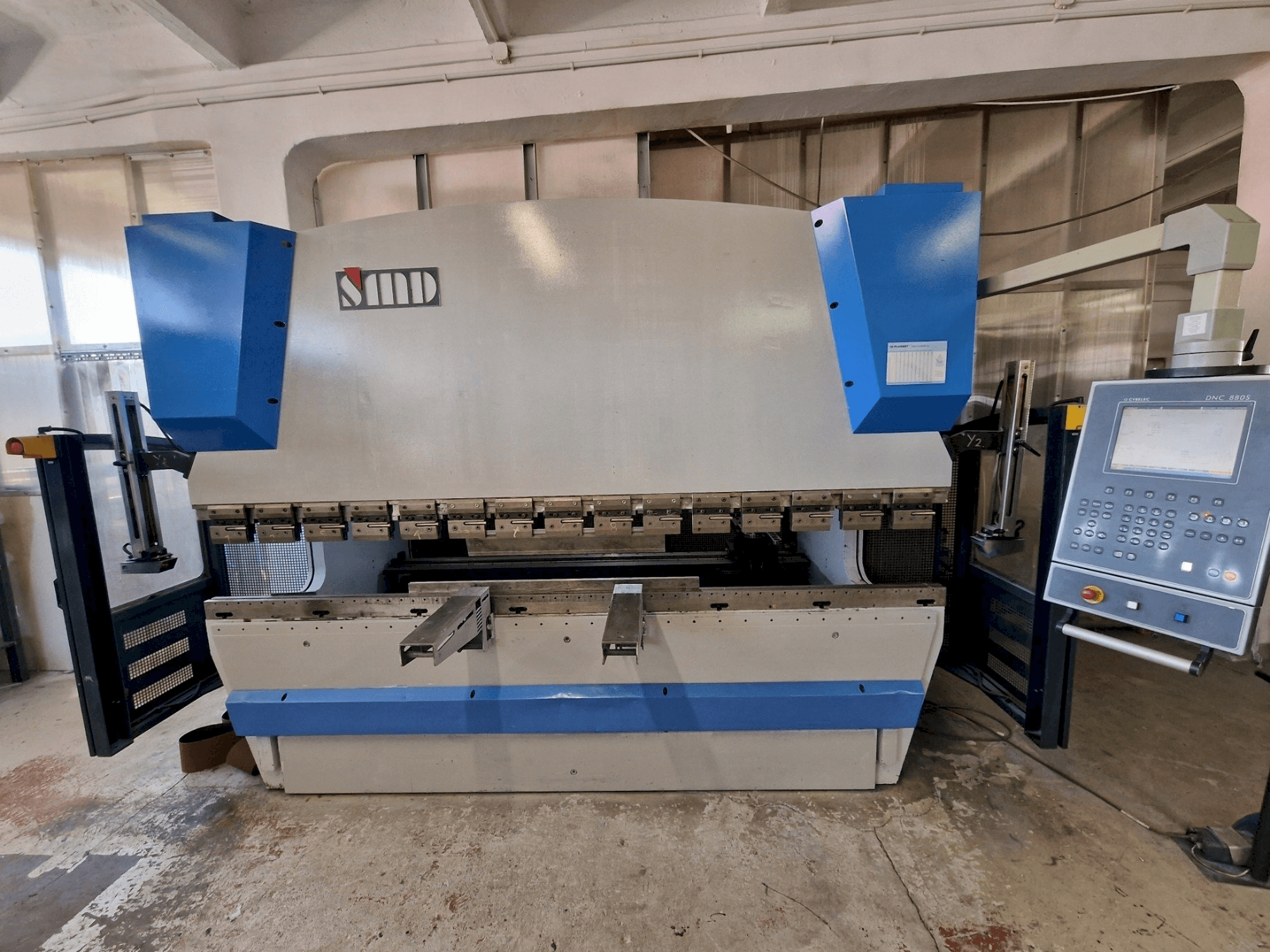 Vue de face de la machine SMD PBH 3100