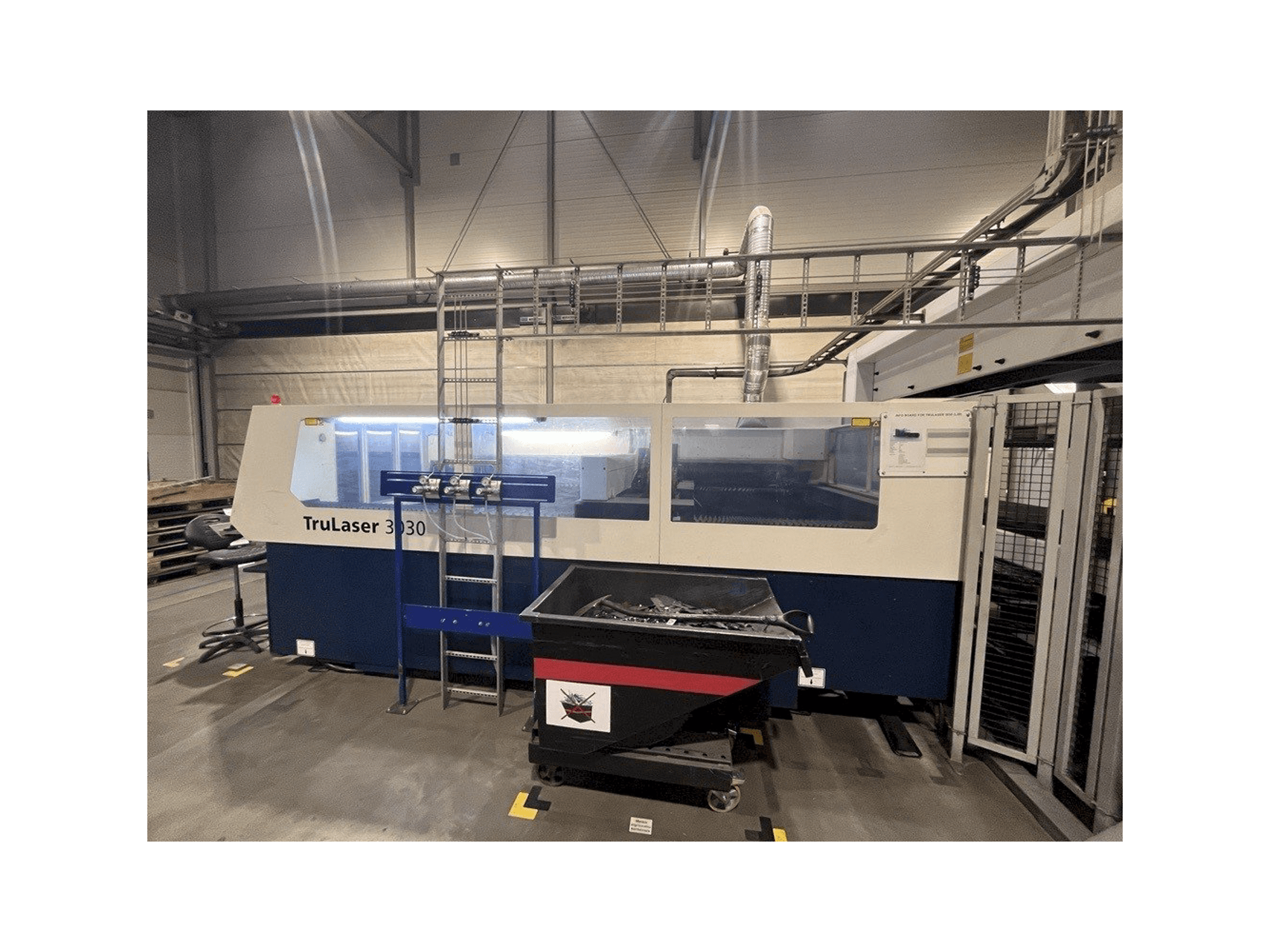 Vue de face de la machine TRUMPF TruLaser 3030 L30
