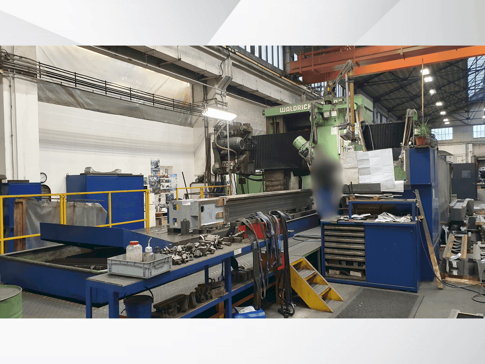 Vue de face de la machine WALDRICH COBURG 30-15 S 3030