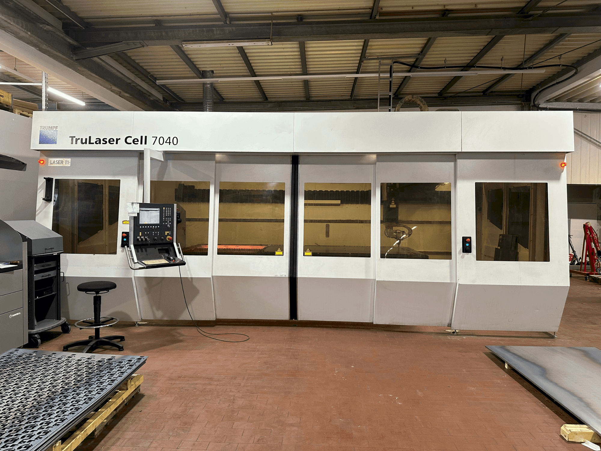 Vue de face de la machine TRUMPF TruLaser Cell 7040