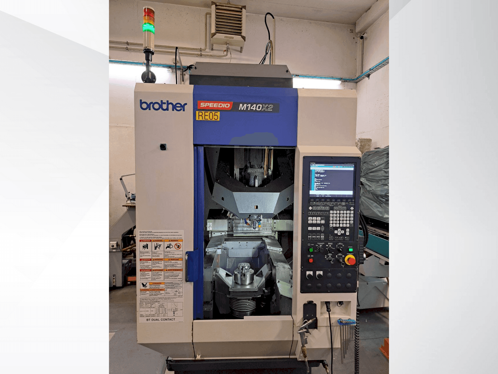 Vue de face de la machine Brother SPEEDIO M140X2