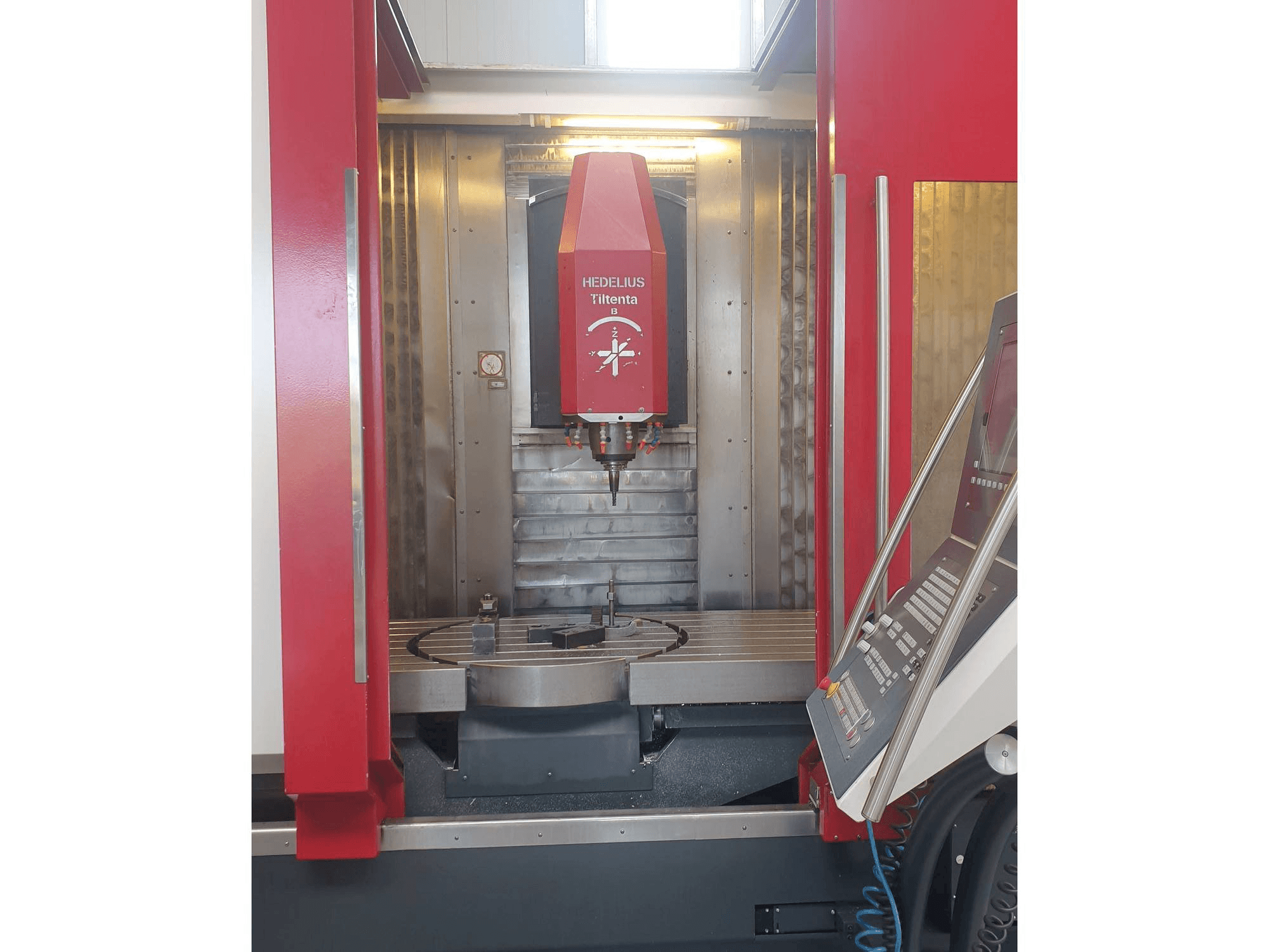 Vue de face de la machine HEDELIUS Tiltenta 7