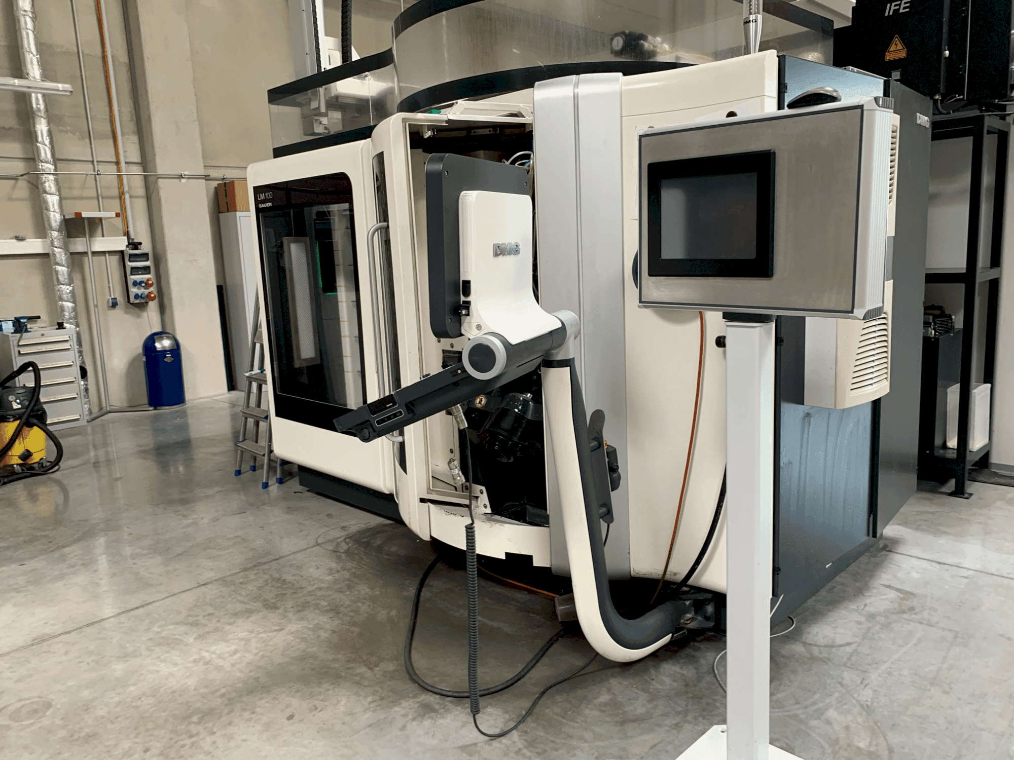 Vue de face de la machine DMG Ultra Sonic 20 linear