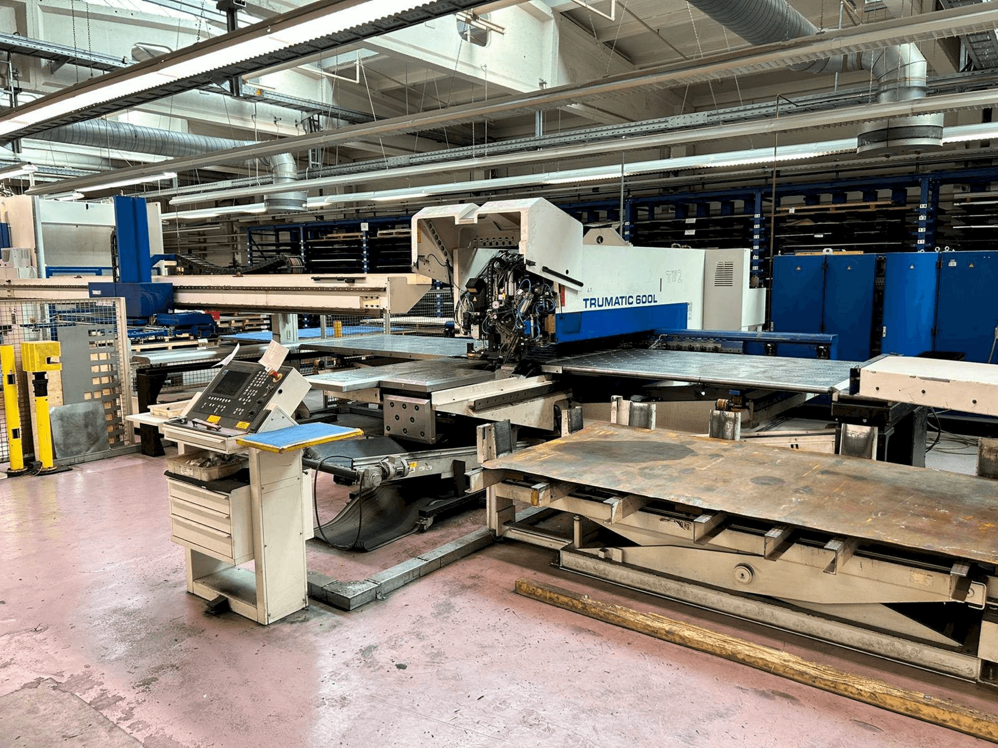 Vue de face de la machine Trumpf TruMatic 600L