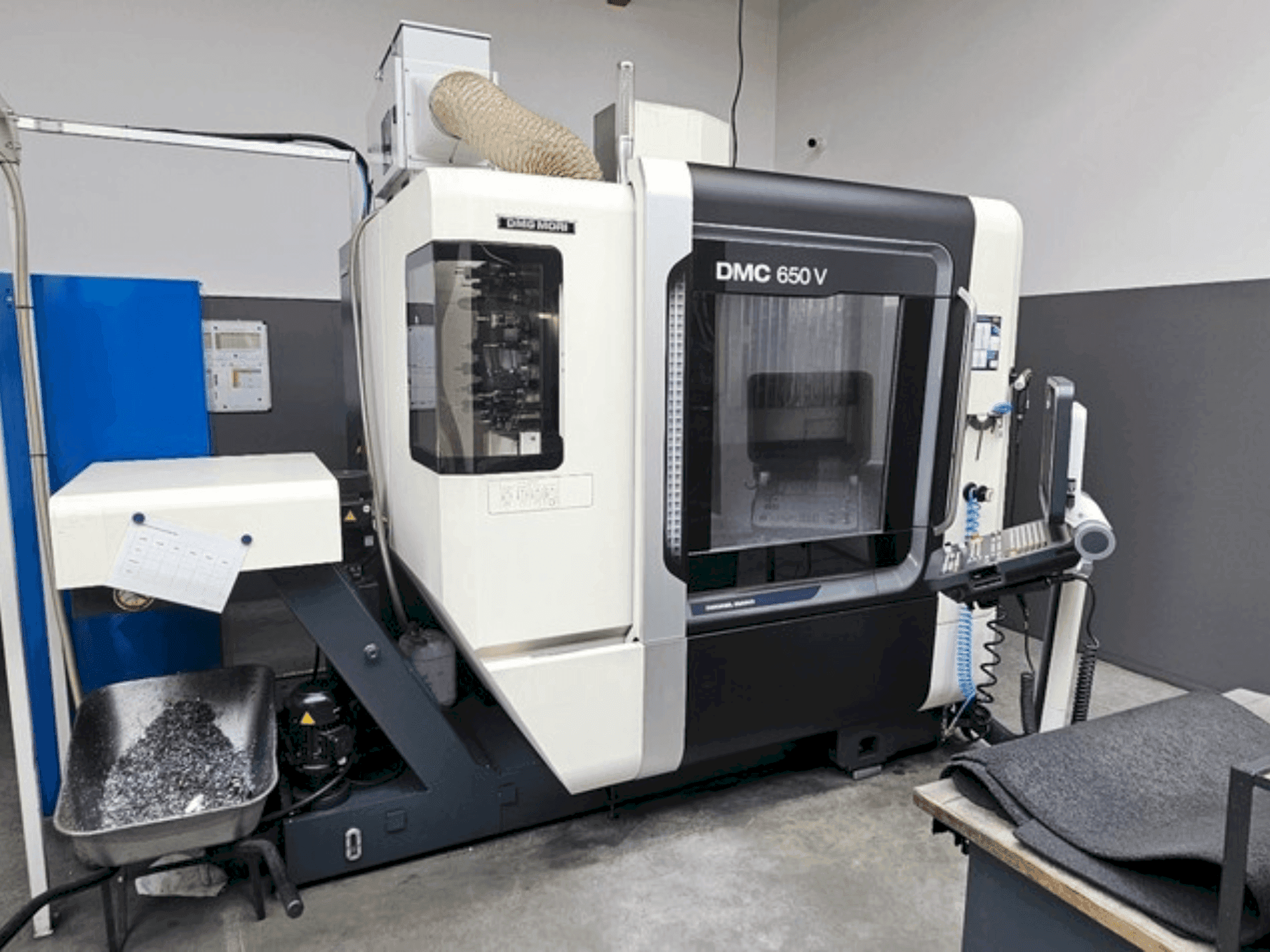 Vue de face de la machine DMG MORI DMC 650V