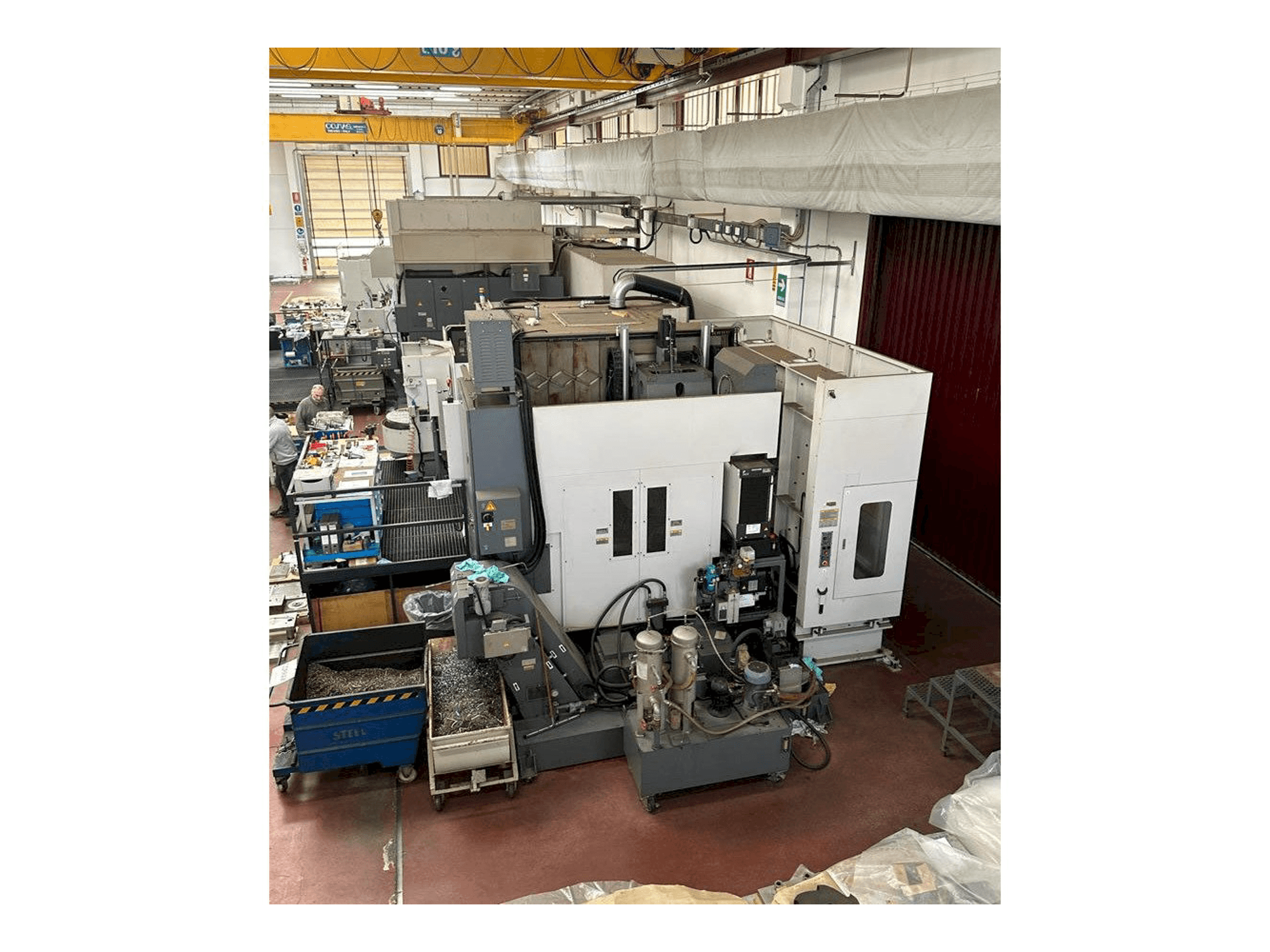 Vue de face de la machine Okuma MILLAC 800VH