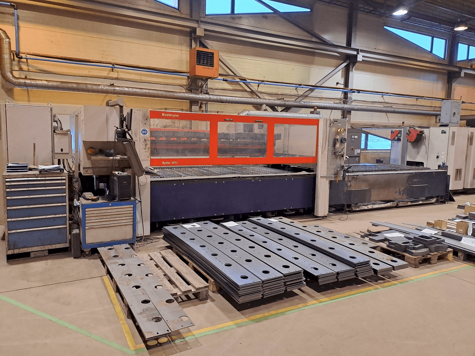 Vue de face de la machine Bystronic Bystar 3015