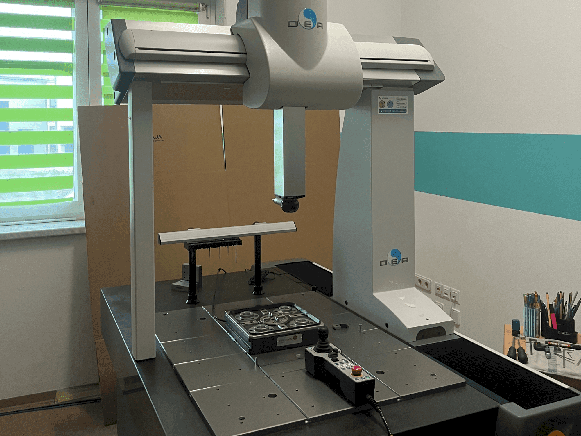 Vue de face de la machine Hexagon Global 07.10.07