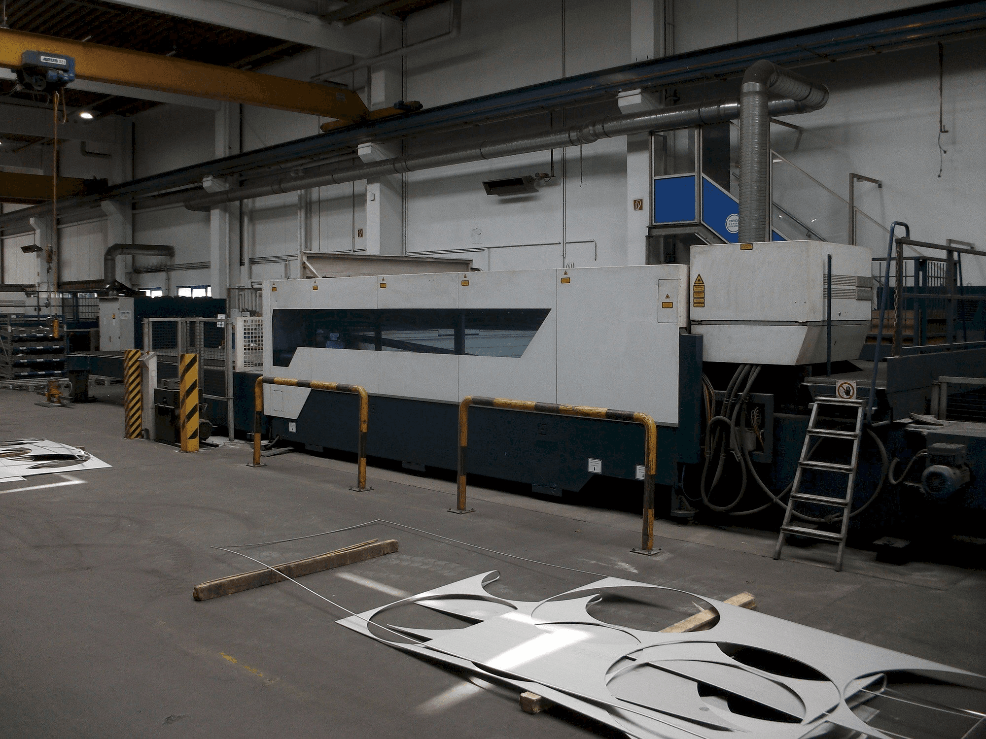 Vue de face de la machine Trumpf TruLaser 8000 TruFlow 6000