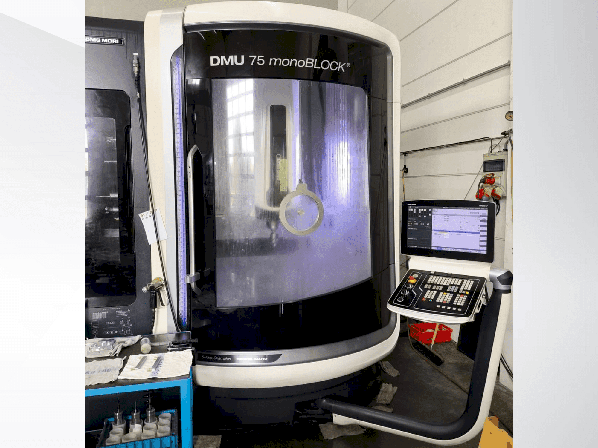 Vue de face de la machine DMG MORI DMU 75 monoBlock