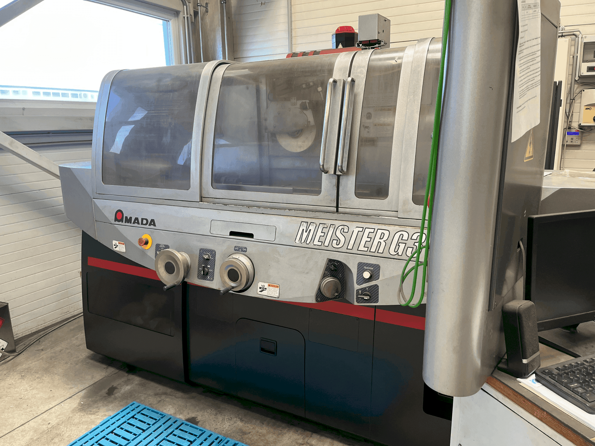 Vue de face de la machine AMADA MEISTER G3