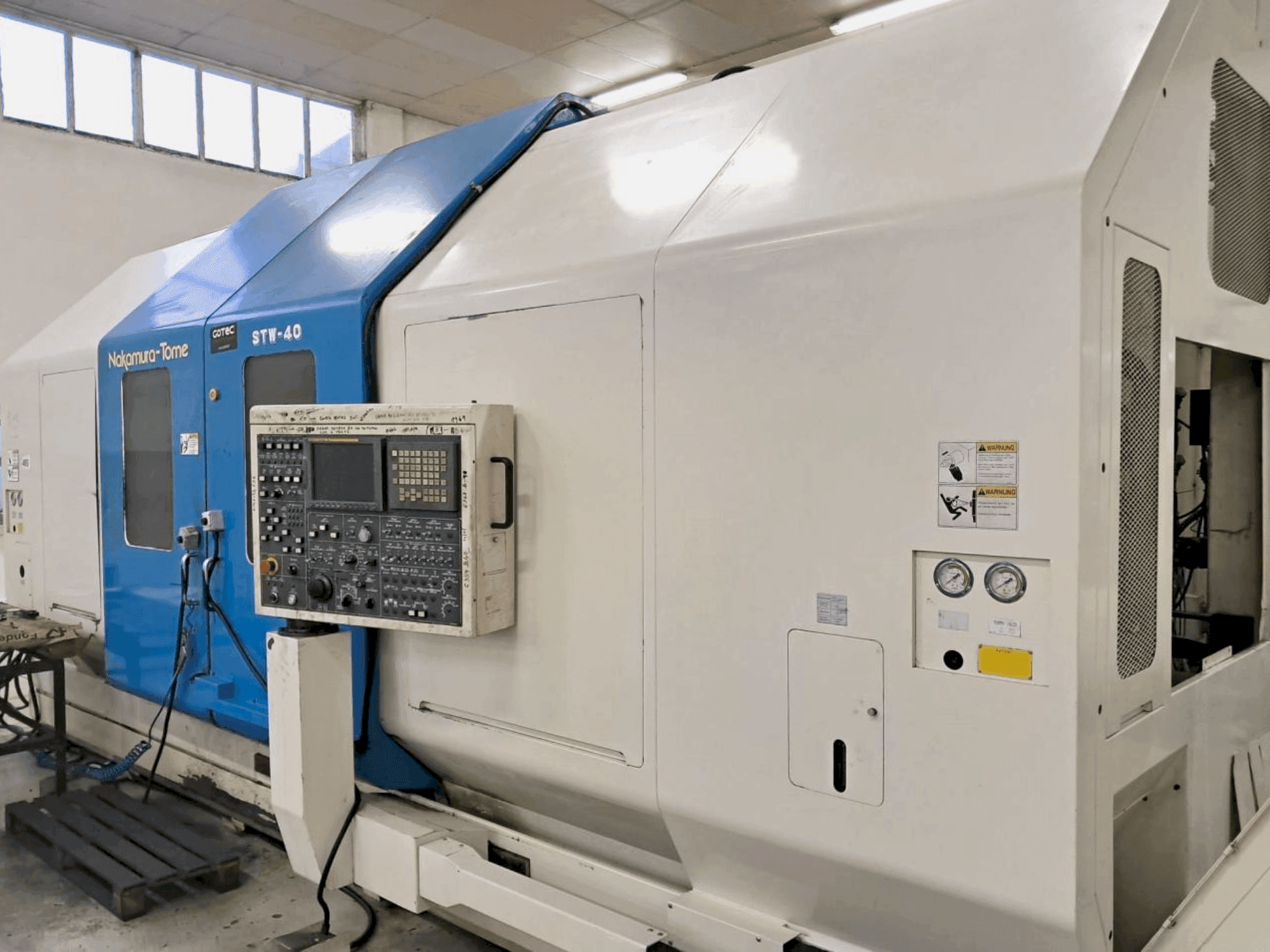 Vue de face de la machine NAKAMURA-TOME STW-40