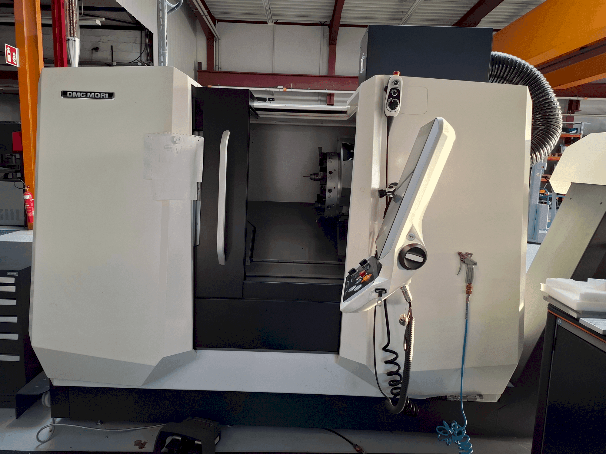 Vue de face de la machine DMG MORI CLX 350 V3