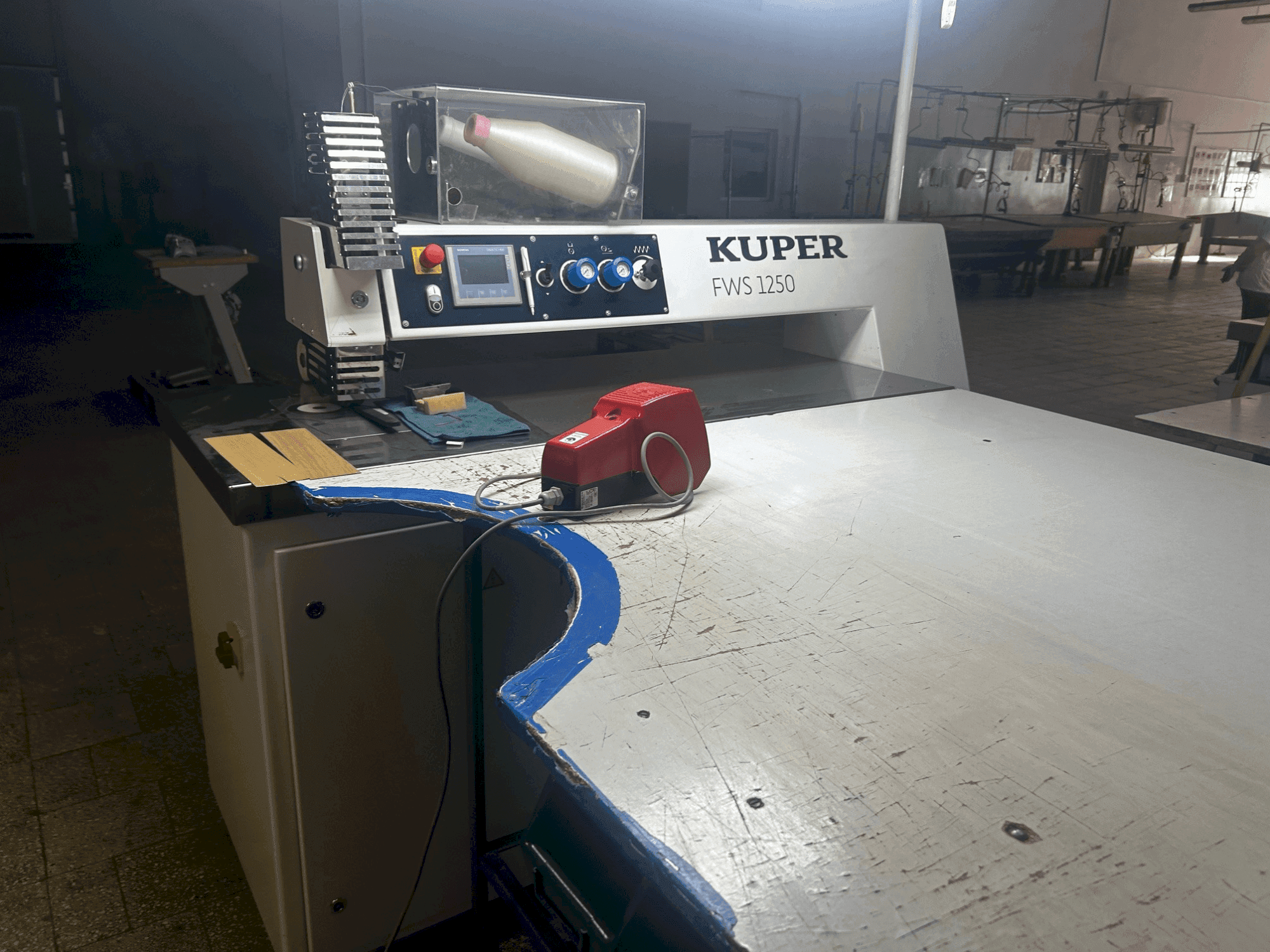 Vue de face de la machine KUPER FWS 1250