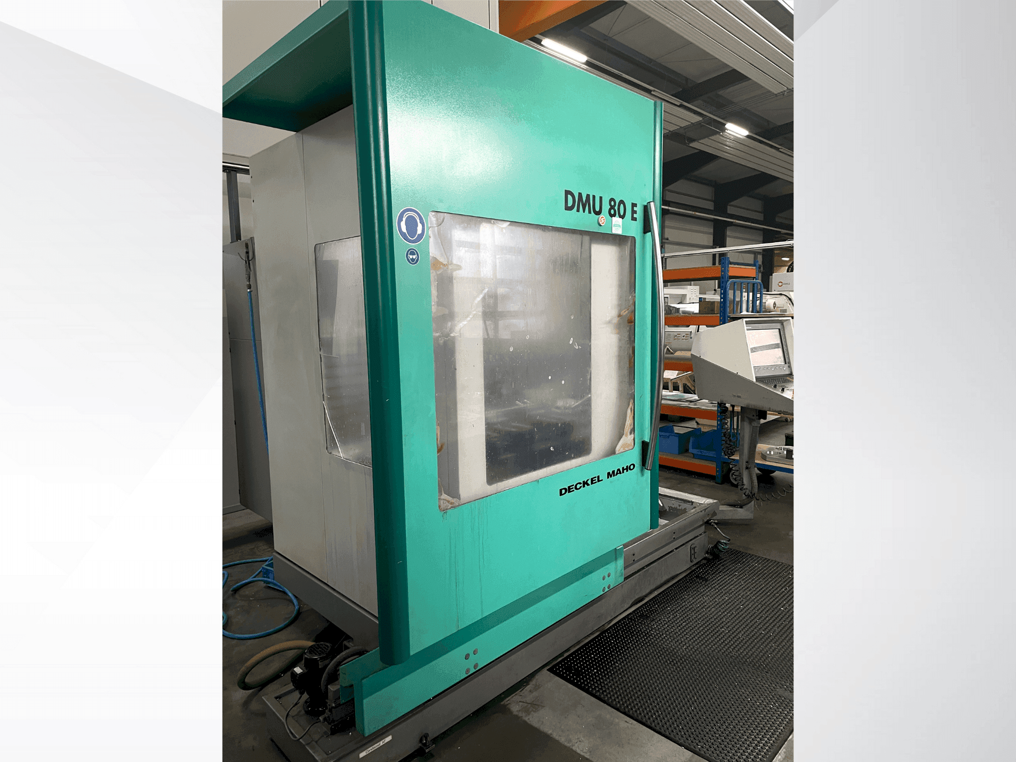 Vue de face de la machine DECKEL DMU 80 E