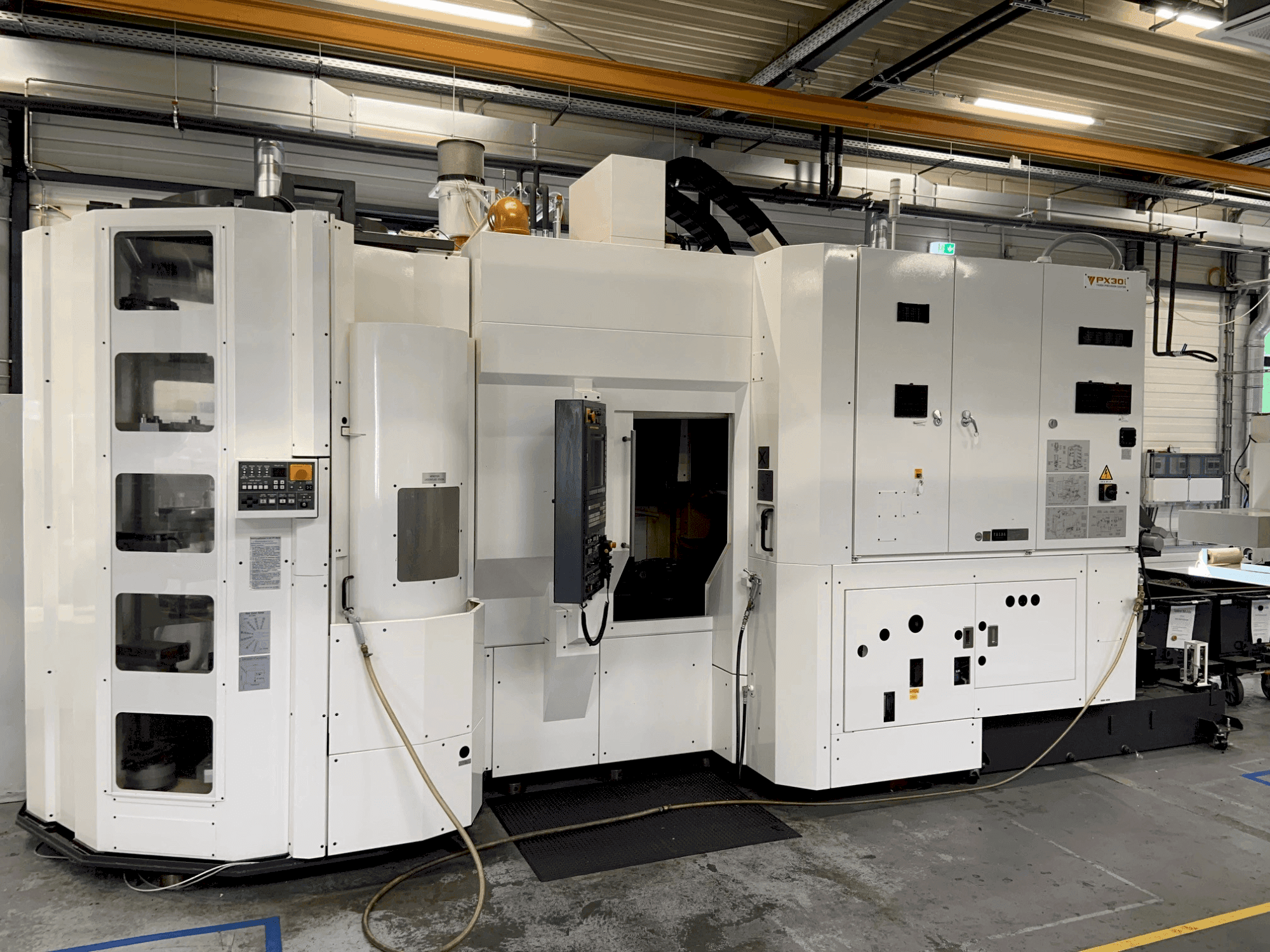 Vue de face de la machine YASDA Px30i