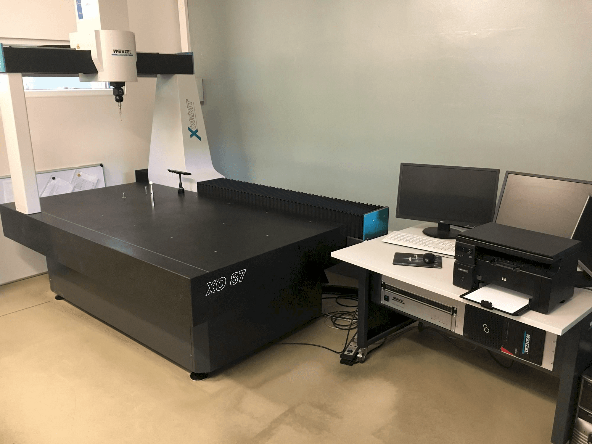 Front view of Wenzel X-Orbit 800 / 1000 / 700 CNC machine