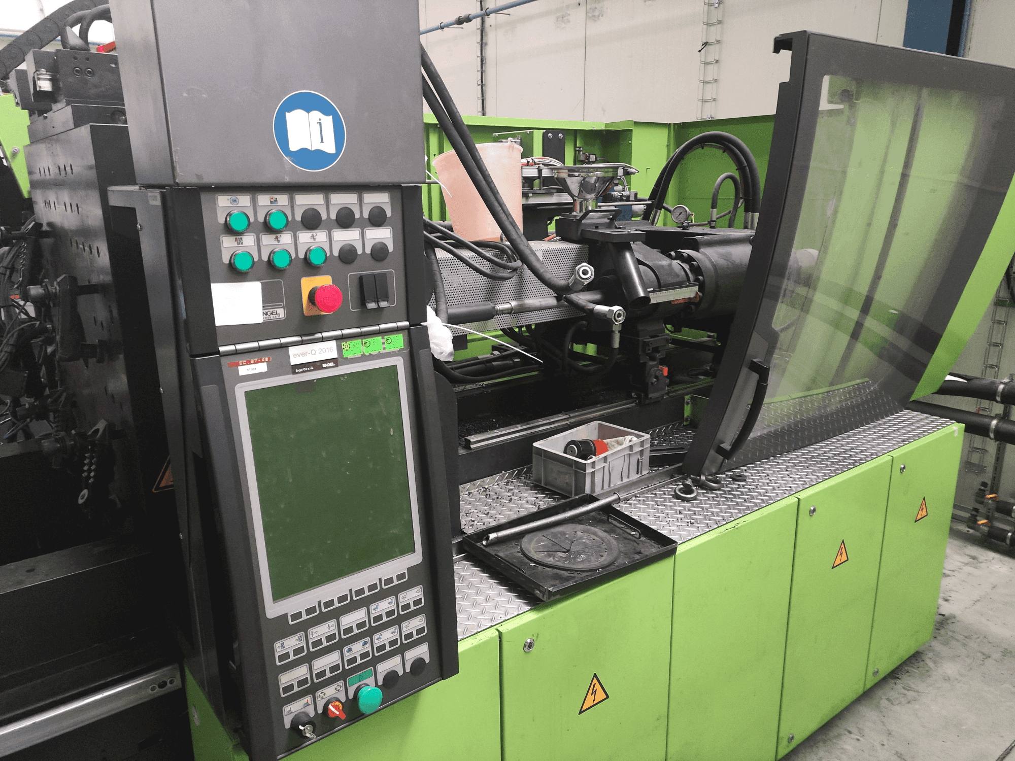 Vue de face de la machine Engel Victory 750H/330V/220 combi