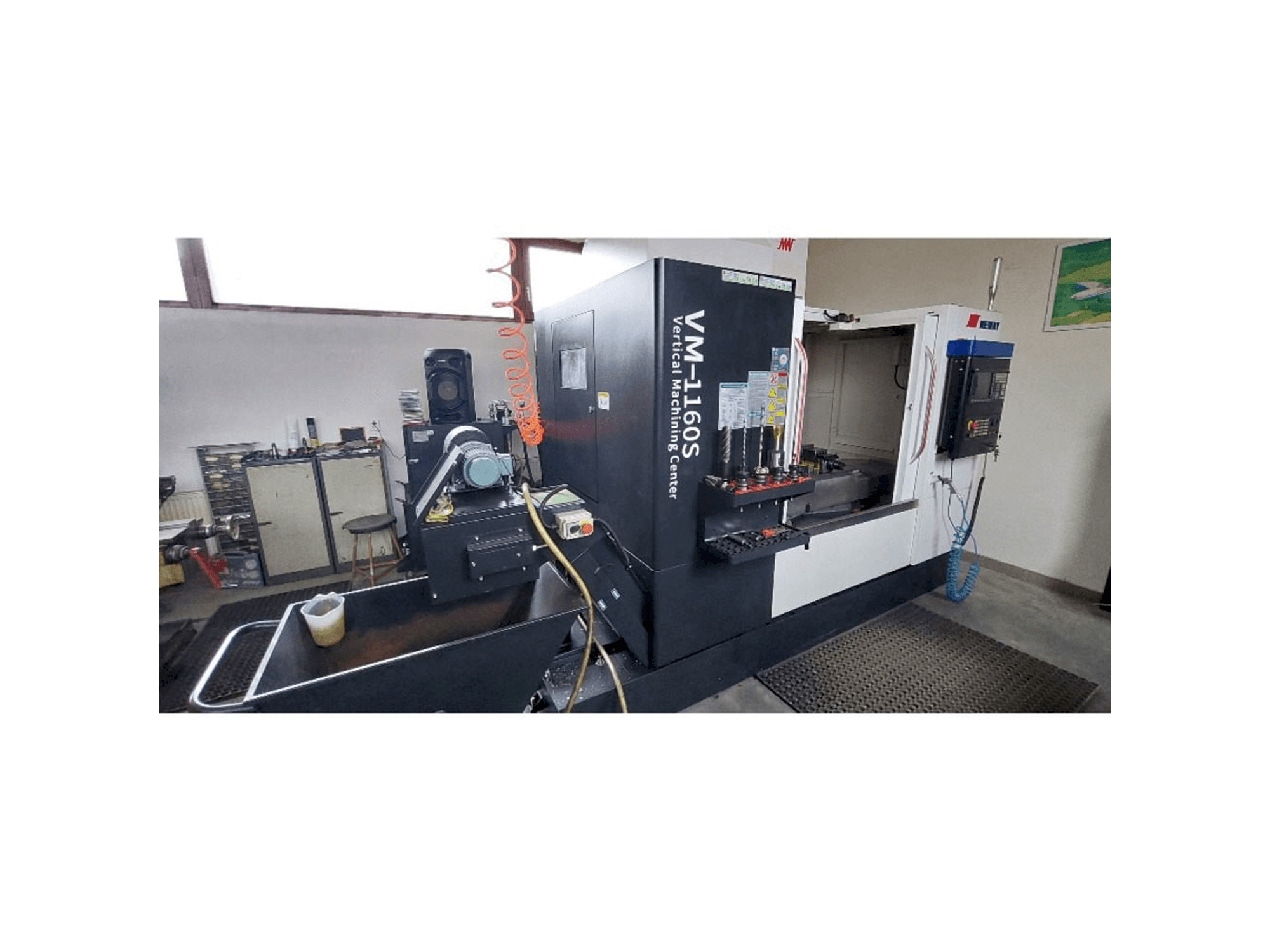 Vue de face de la machine Neway VM 1160