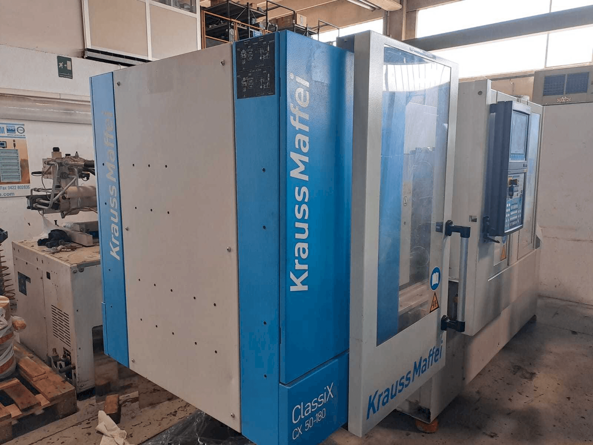 Vue gauche de la machine Krauss Maffei 50-180CX
