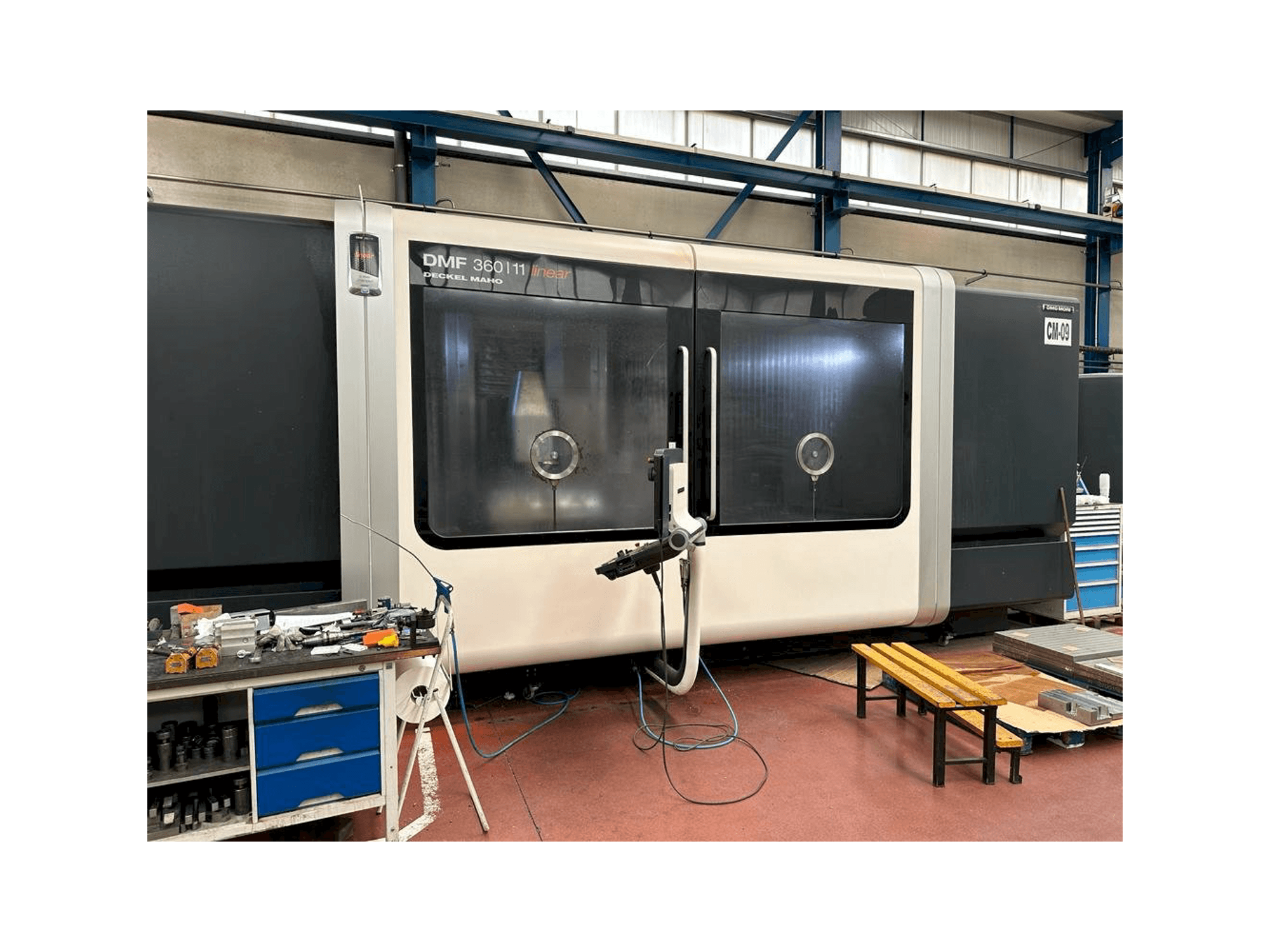 Vue de face de la machine DECKEL MAHO DMF 360-11