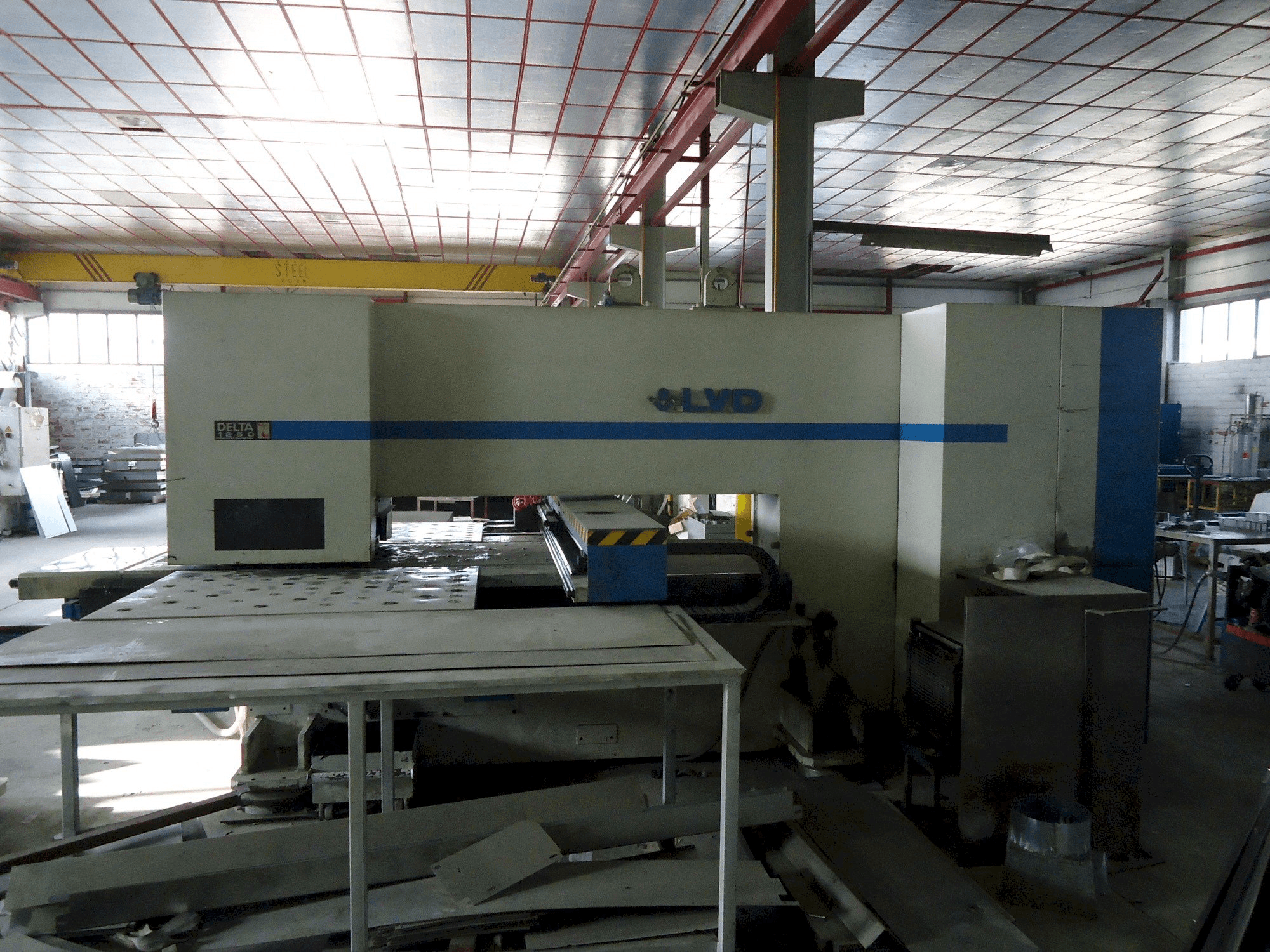 Vue de face de la machine LVD delta 1250