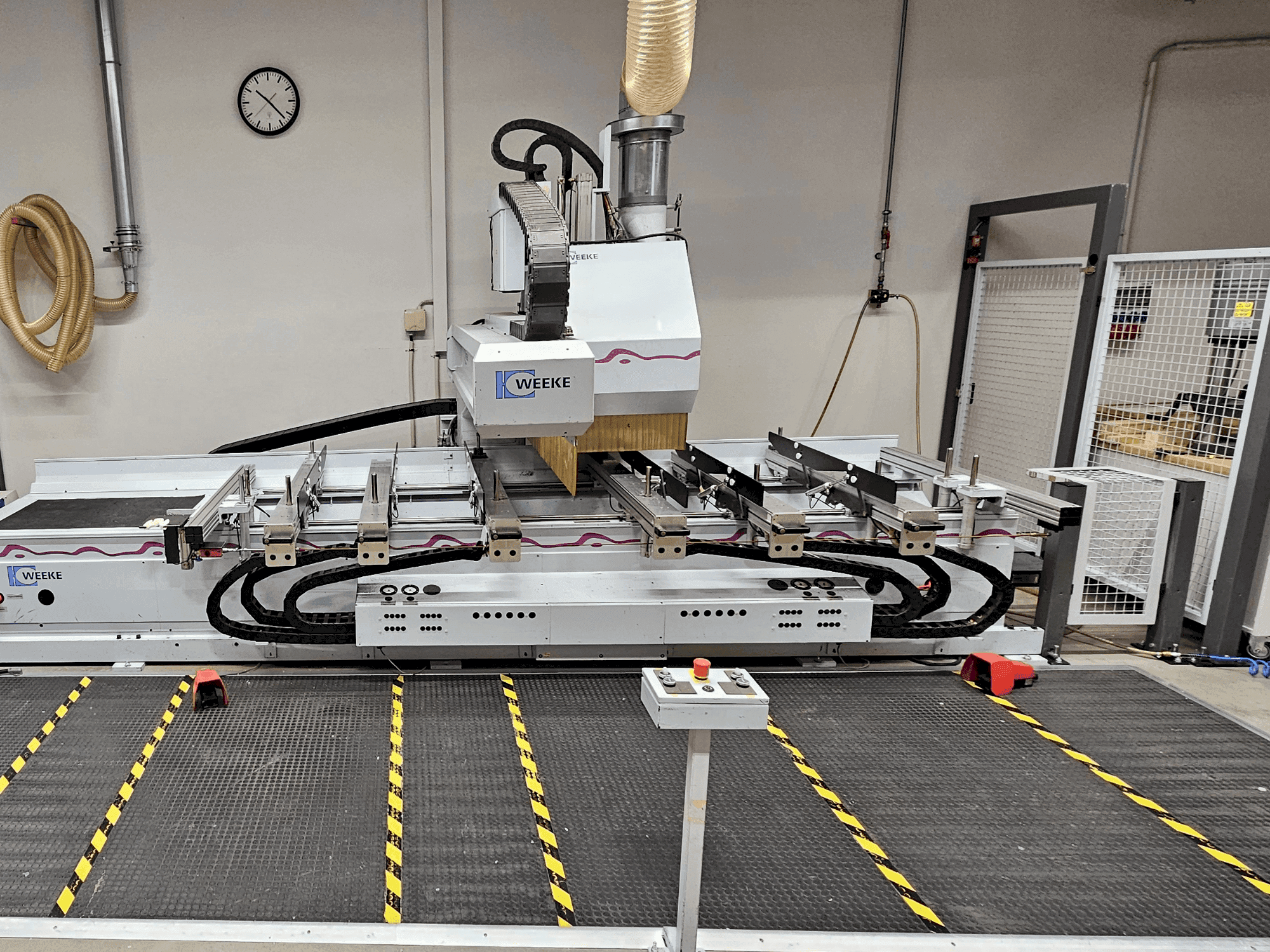 Vue de face de la machine Weeke Optimat BHC 550