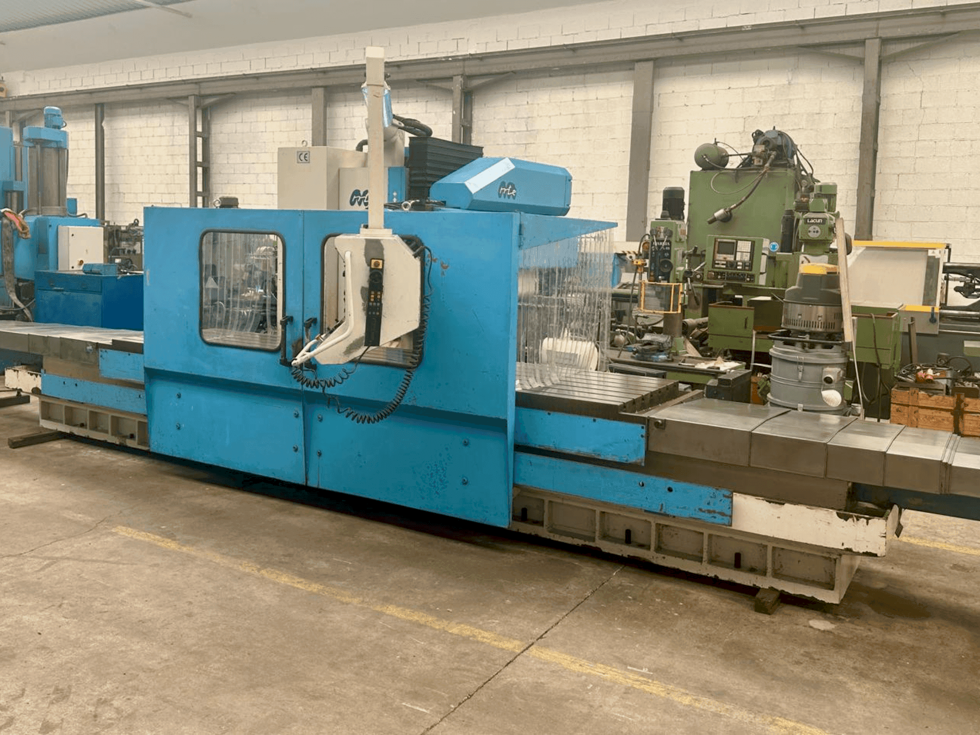 Vue de face de la machine MTE BF 4200