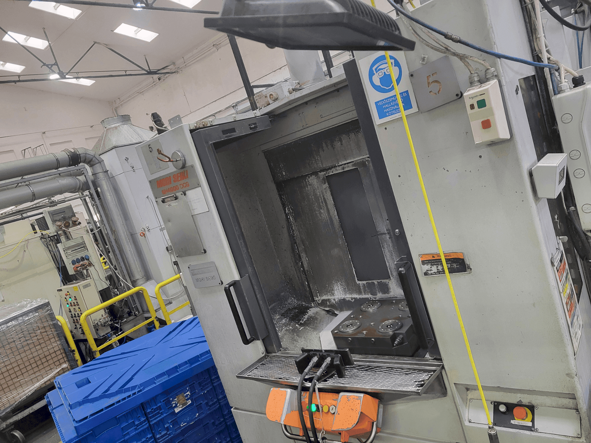 Vue de face de la machine MORI SEIKI NH 4000