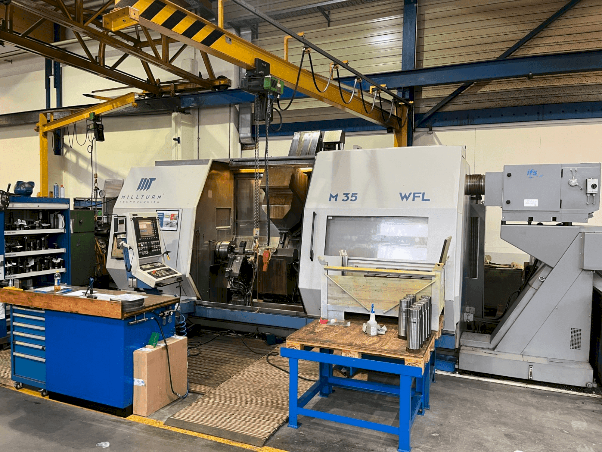 Vue de face de la machine WFL M-35