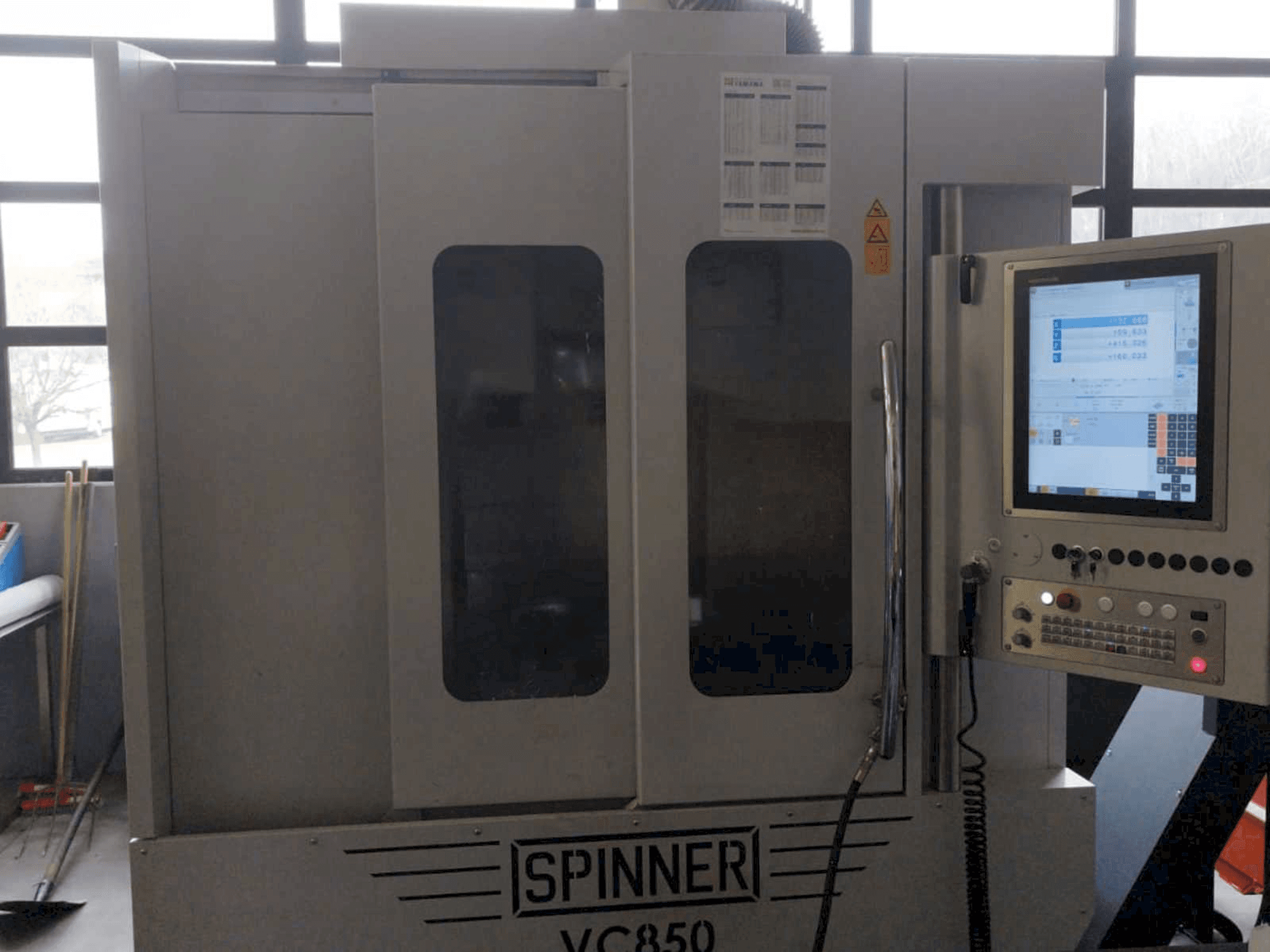 Vue de face de la machine SPINNER VC 850
