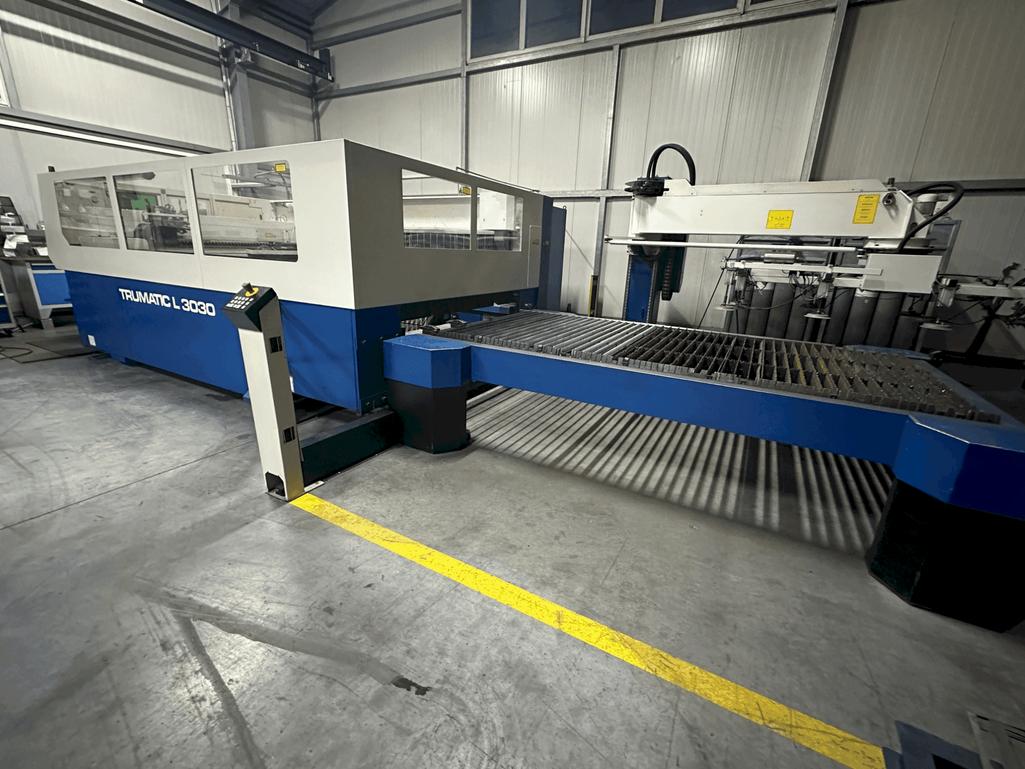 Vue de face de la machine TRUMPF LoadMaster