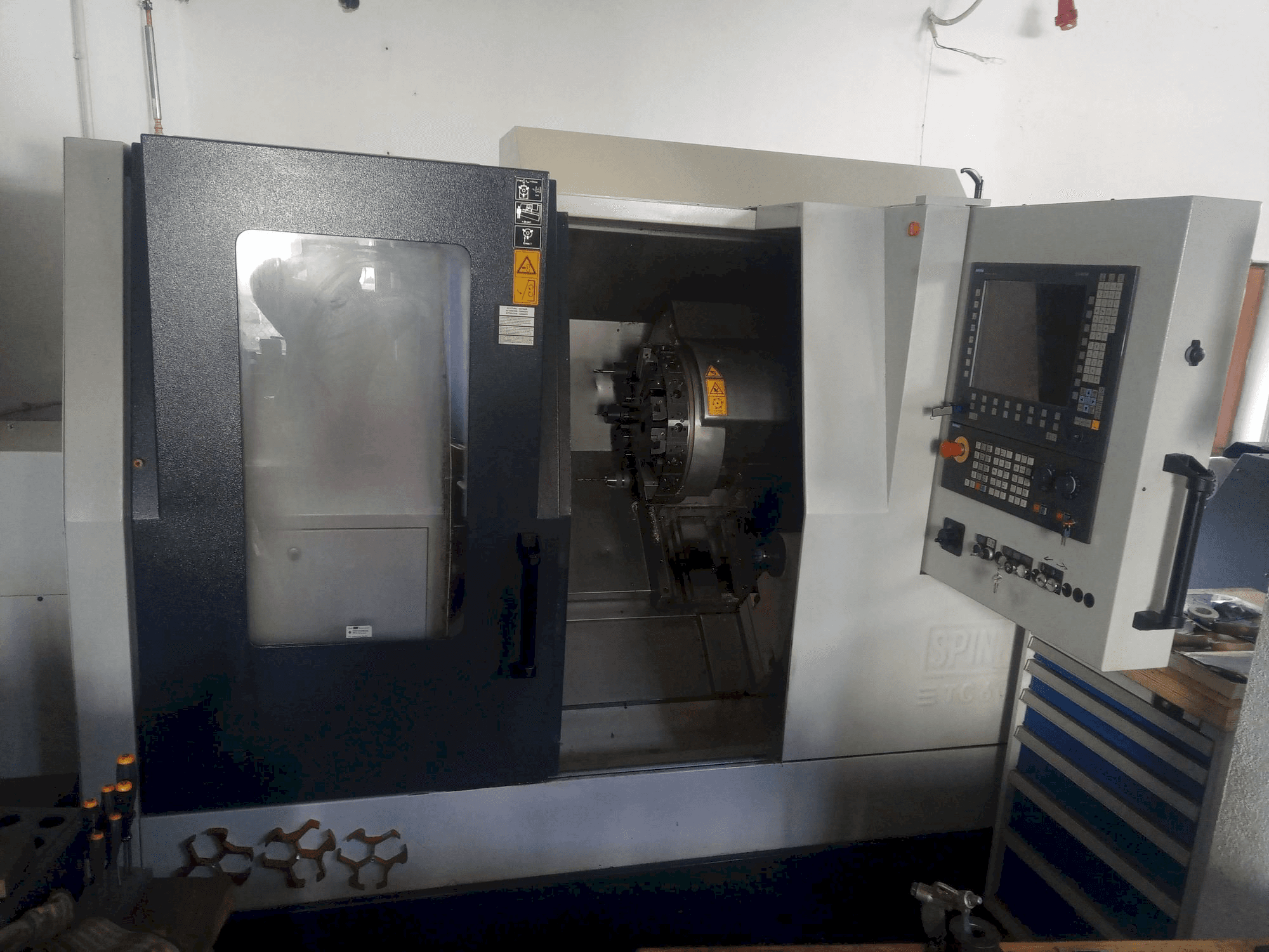 Vue de face de la machine SPINNER TC-65-MC
