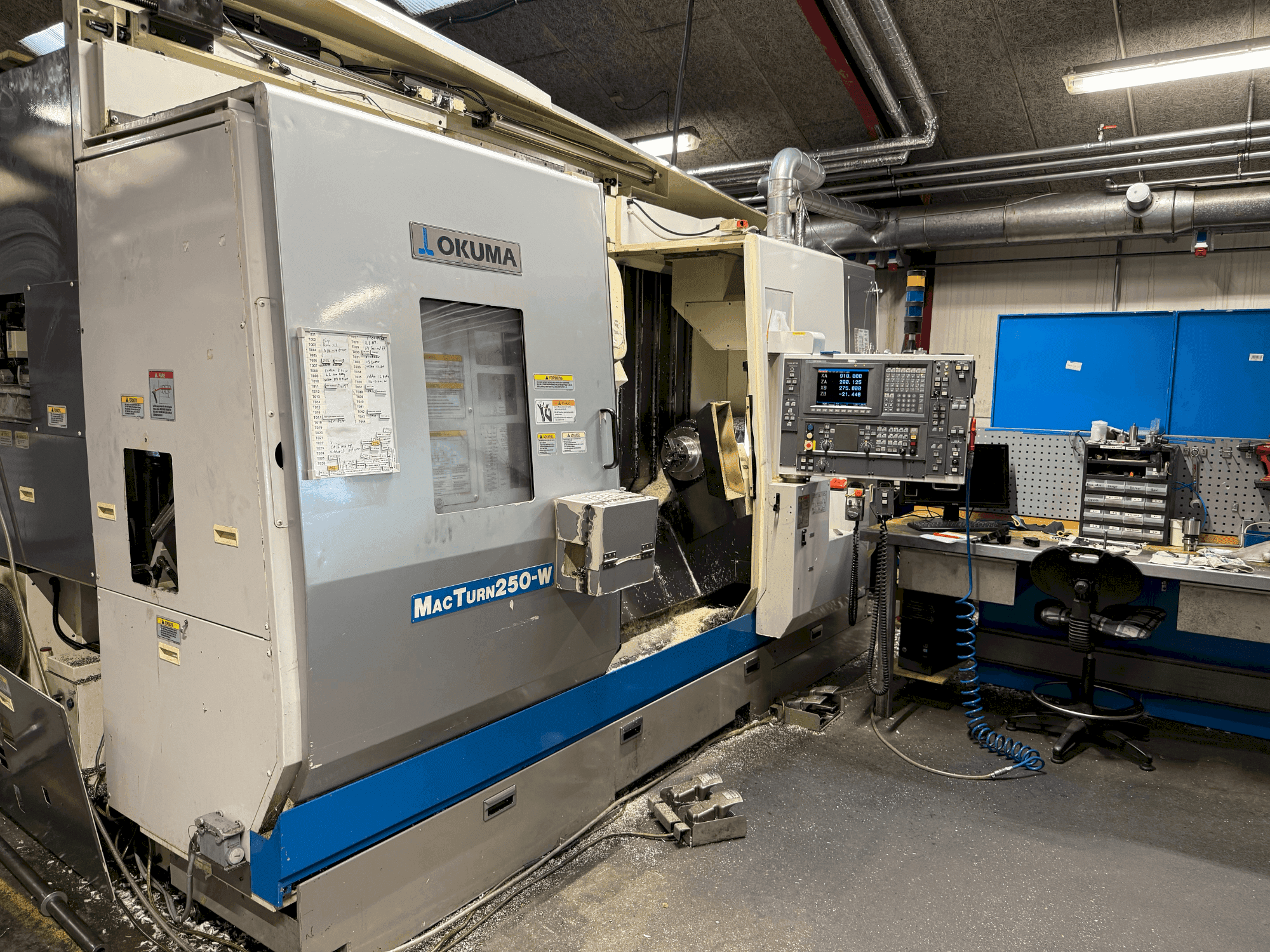 Vue de face de la machine Okuma MacTurn 250-W