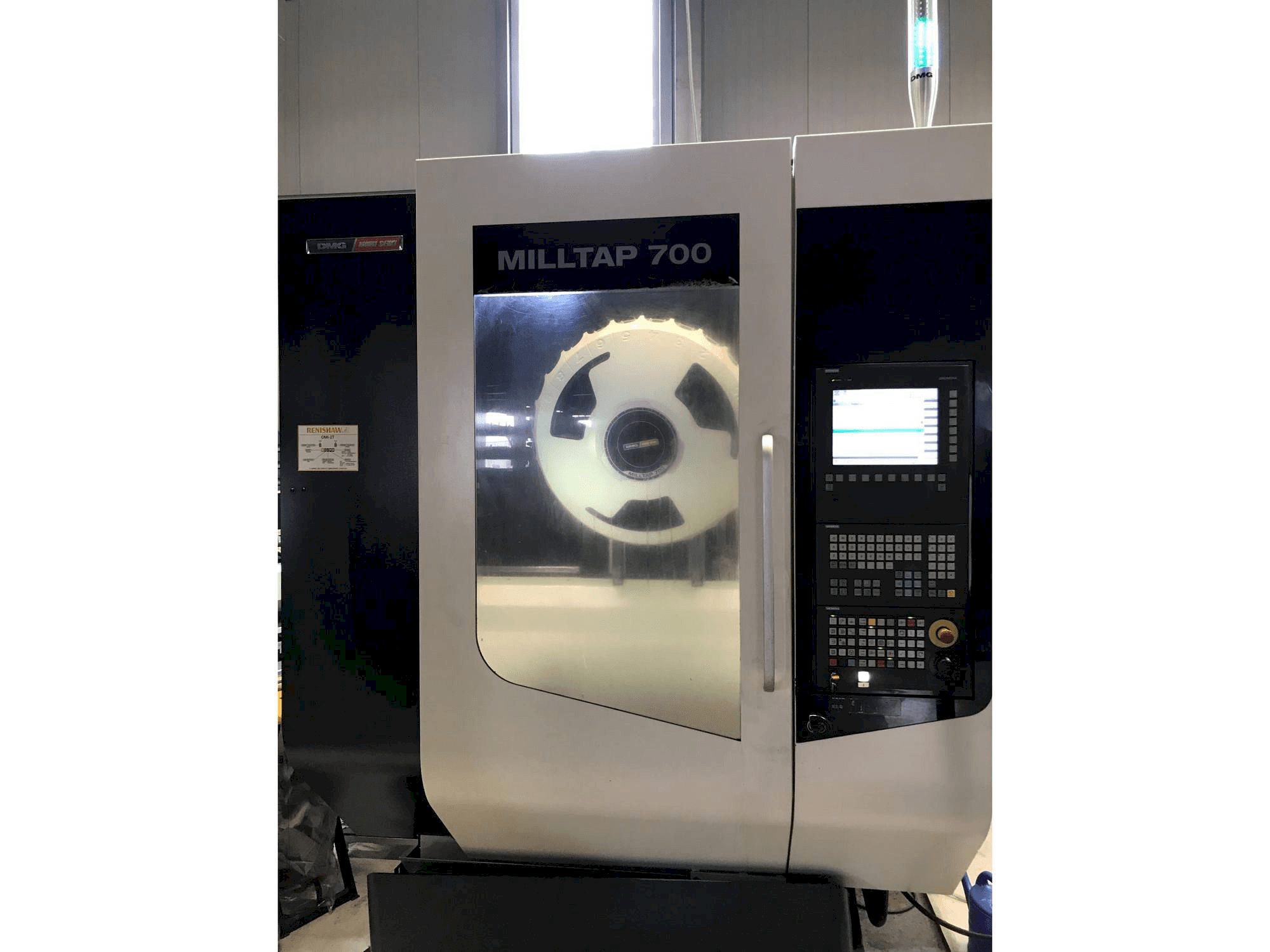 Vue de face de la machine DMG MORI Milltap 700